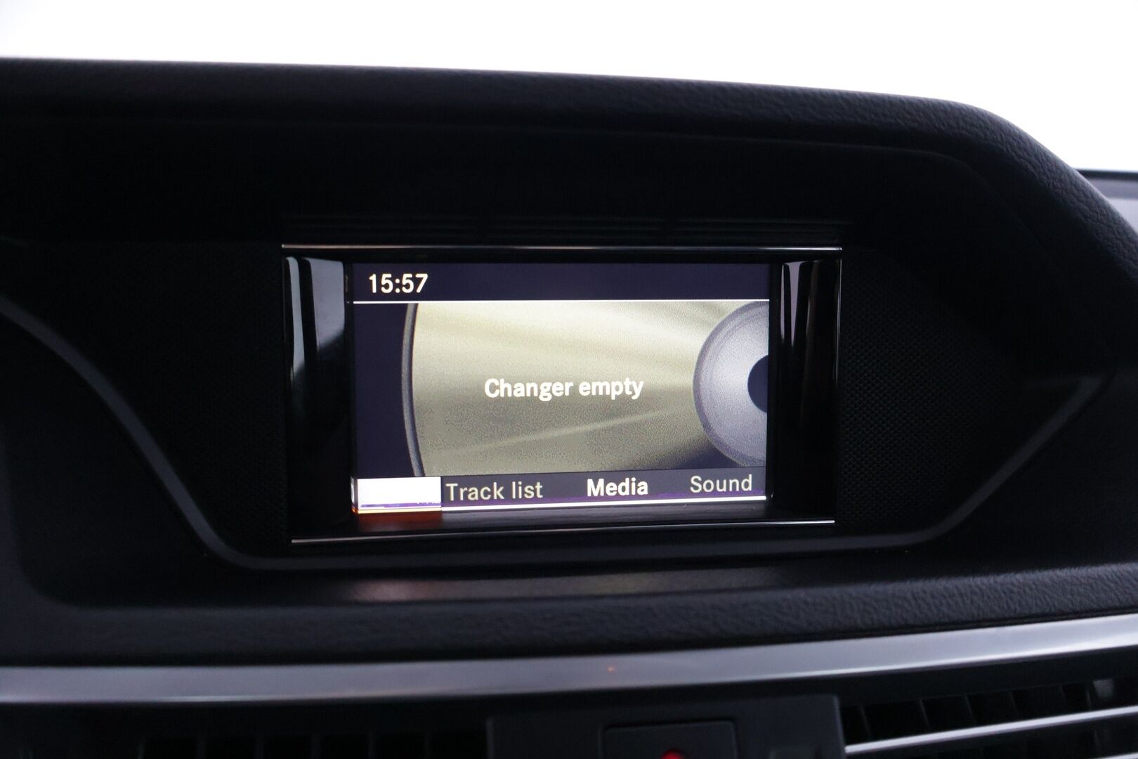 Mercedes-Benz E 2011 E 220 CDI Farmari * Webasto / Ortopedit / Navigointi / P.tutkat / Vakionopeudensäädin * - Maltillisilla kilometreillä oleva Johtotähti!
