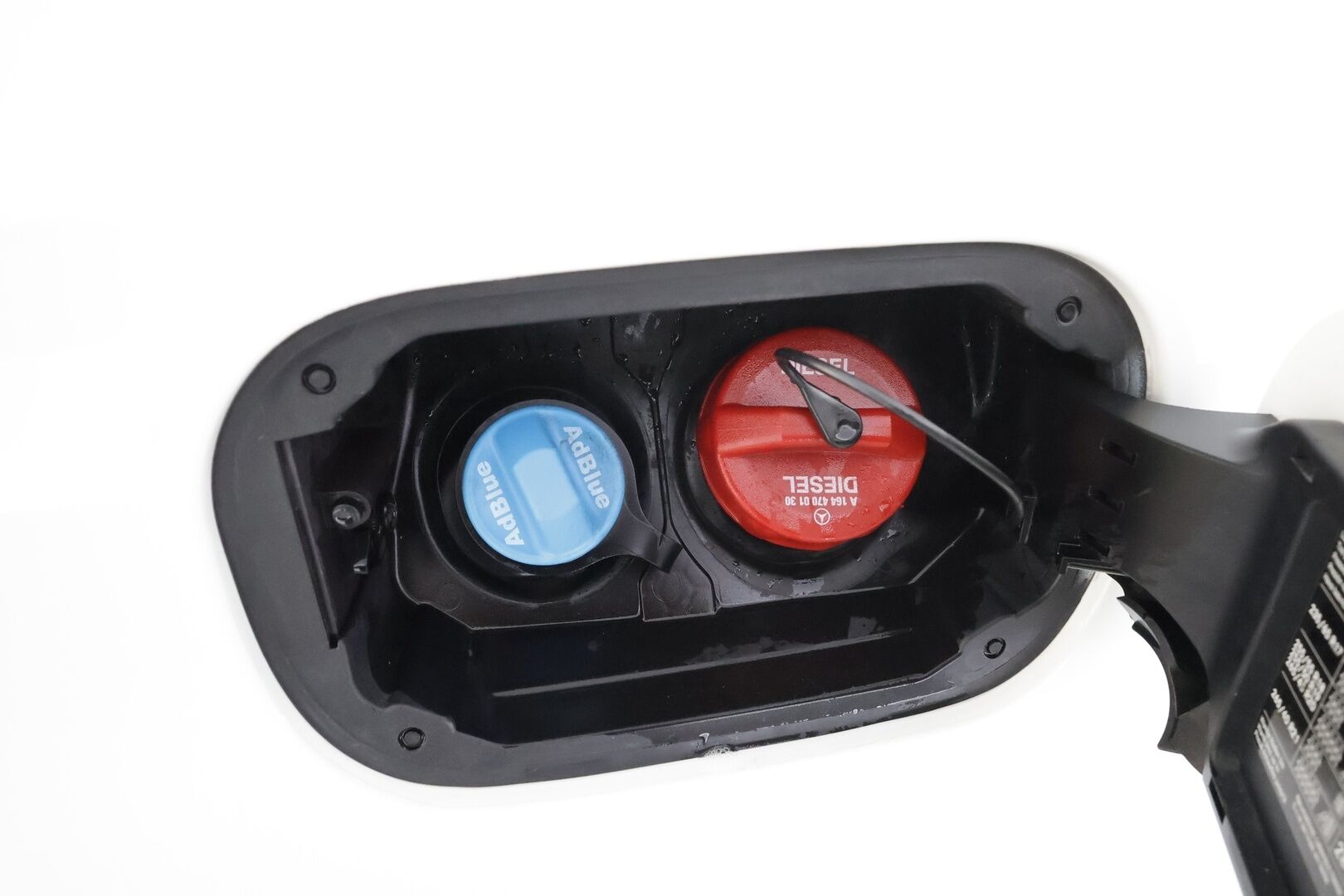 Mercedes-Benz GLE 2016 250 d 4Matic AMG * Panorama / ILS-LED / Vakkari / P.tutkat / Muistipenkit / Airmatic DC / Navi / Nahat / Lohko * - Kahdet renkaat aluvanteilla