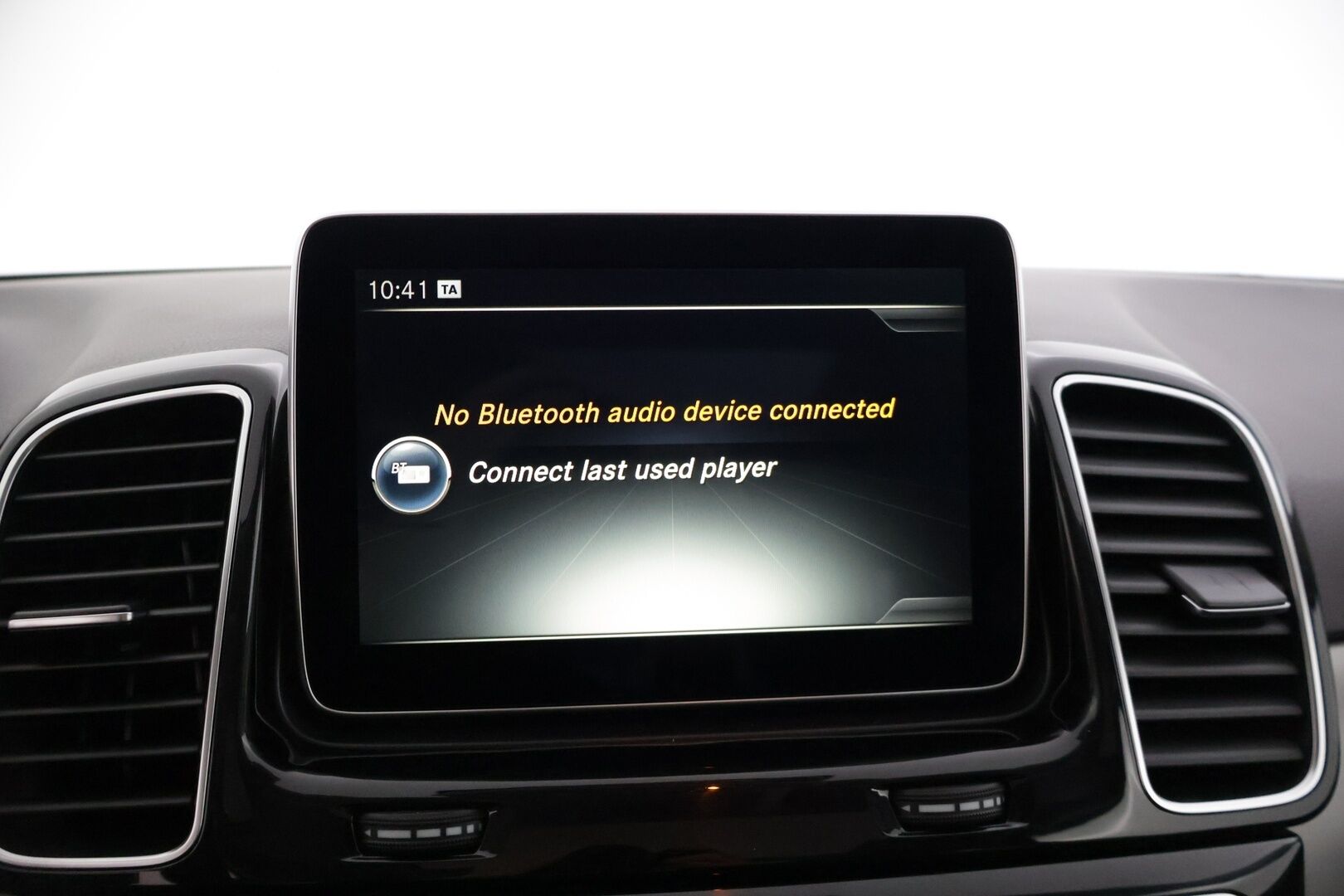 Mercedes-Benz GLE 2016 250 d 4Matic AMG * Panorama / ILS-LED / Vakkari / P.tutkat / Muistipenkit / Airmatic DC / Navi / Nahat / Lohko * - Kahdet renkaat aluvanteilla