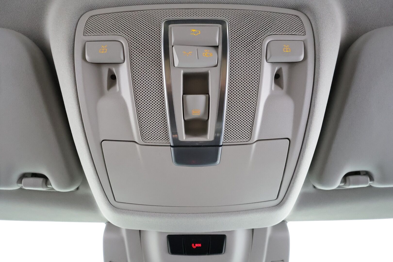 Mercedes-Benz GLE 2016 250 d 4Matic AMG * Panorama / ILS-LED / Vakkari / P.tutkat / Muistipenkit / Airmatic DC / Navi / Nahat / Lohko * - Kahdet renkaat aluvanteilla