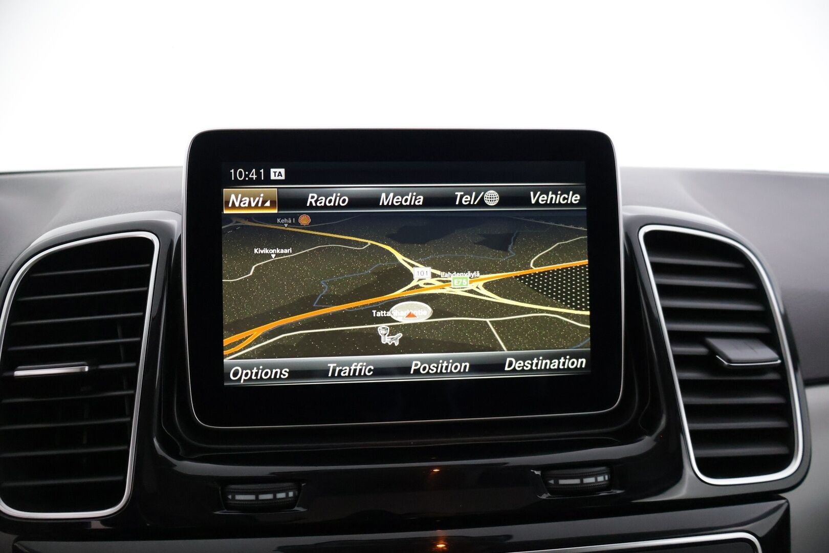 Mercedes-Benz GLE 2016 250 d 4Matic AMG * Panorama / ILS-LED / Vakkari / P.tutkat / Muistipenkit / Airmatic DC / Navi / Nahat / Lohko * - Kahdet renkaat aluvanteilla