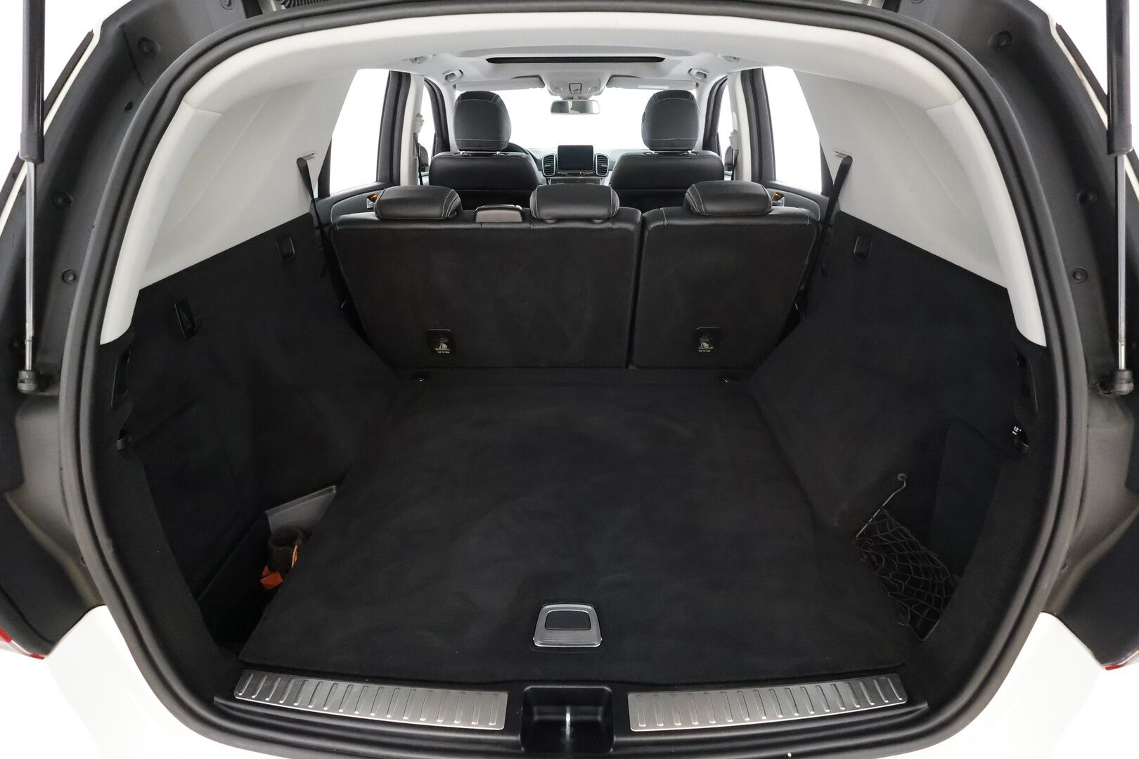 Mercedes-Benz GLE 2016 250 d 4Matic AMG * Panorama / ILS-LED / Vakkari / P.tutkat / Muistipenkit / Airmatic DC / Navi / Nahat / Lohko * - Kahdet renkaat aluvanteilla