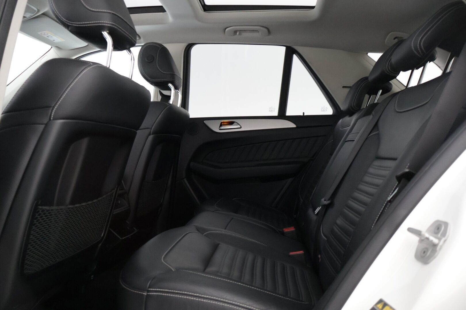 Mercedes-Benz GLE 2016 250 d 4Matic AMG * Panorama / ILS-LED / Vakkari / P.tutkat / Muistipenkit / Airmatic DC / Navi / Nahat / Lohko * - Kahdet renkaat aluvanteilla