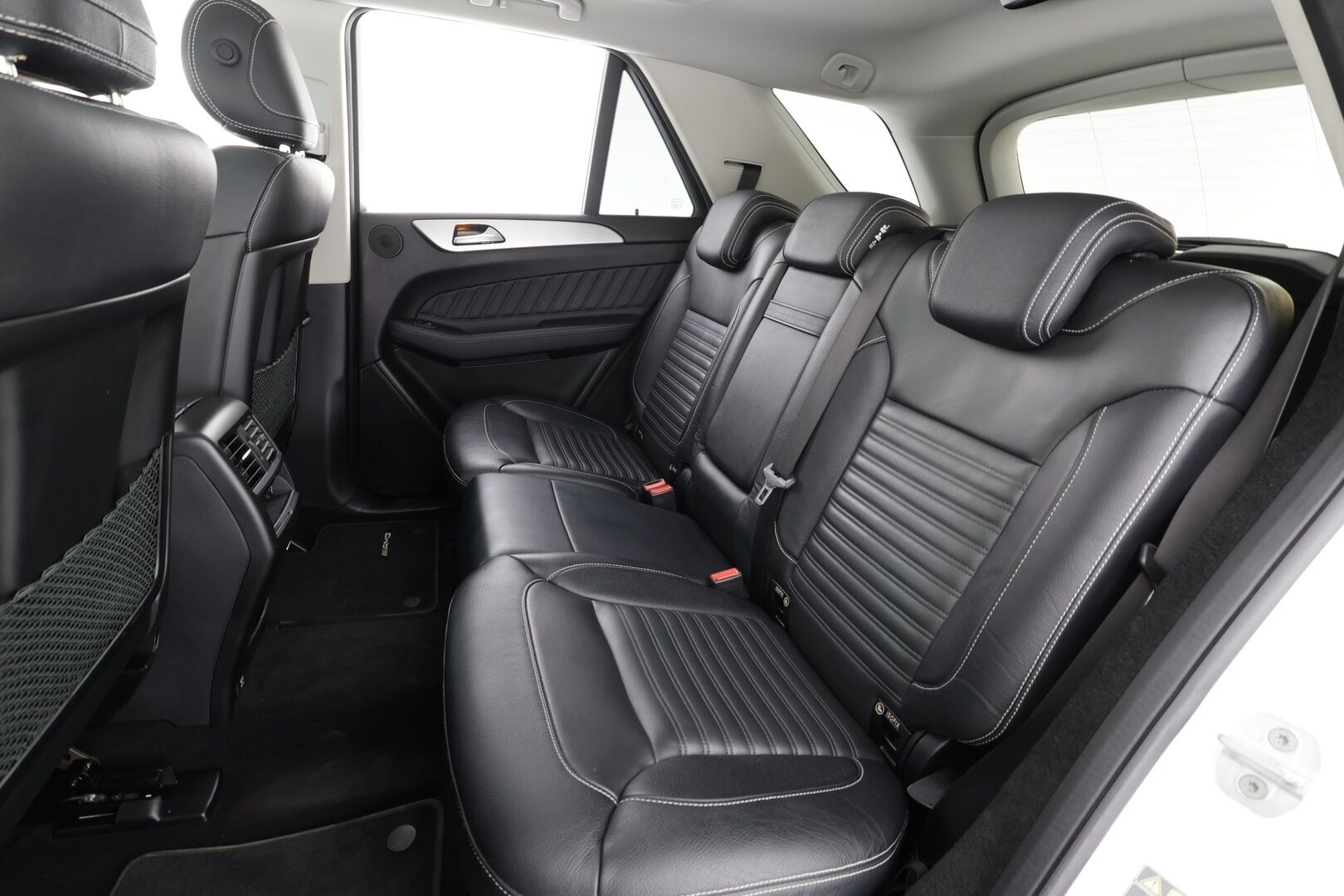 Mercedes-Benz GLE 2016 250 d 4Matic AMG * Panorama / ILS-LED / Vakkari / P.tutkat / Muistipenkit / Airmatic DC / Navi / Nahat / Lohko * - Kahdet renkaat aluvanteilla