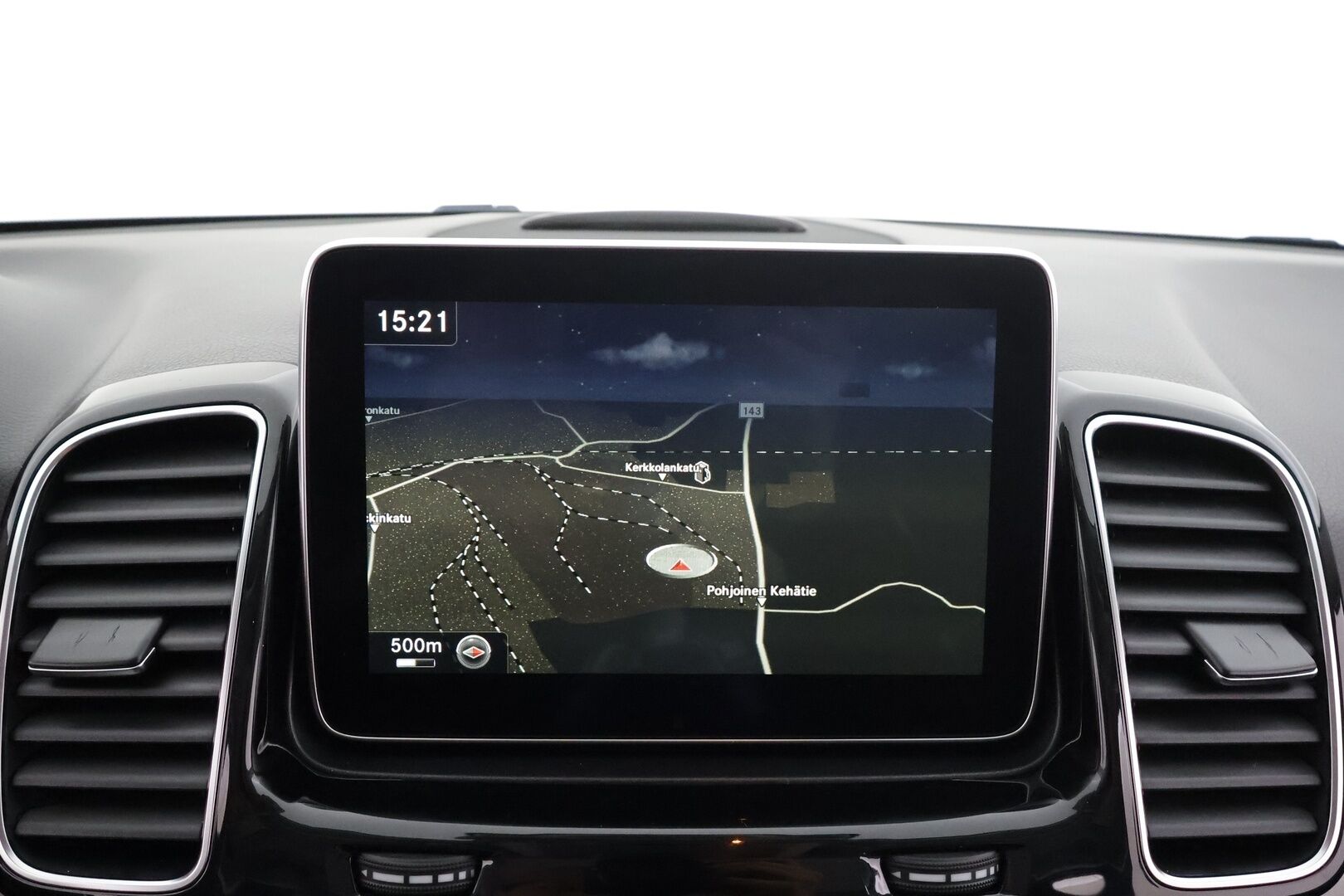 Mercedes-Benz GLE 2016 250 d 4Matic AMG * Panorama / ILS-LED / Vakkari / P.tutkat / Muistipenkit / Airmatic DC / Navi / Nahat / Lohko * - Kahdet renkaat aluvanteilla