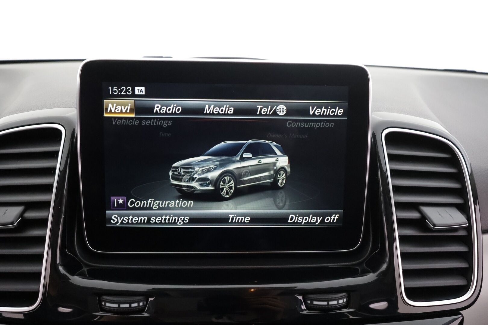 Mercedes-Benz GLE 2016 250 d 4Matic AMG * Panorama / ILS-LED / Vakkari / P.tutkat / Muistipenkit / Airmatic DC / Navi / Nahat / Lohko * - Kahdet renkaat aluvanteilla