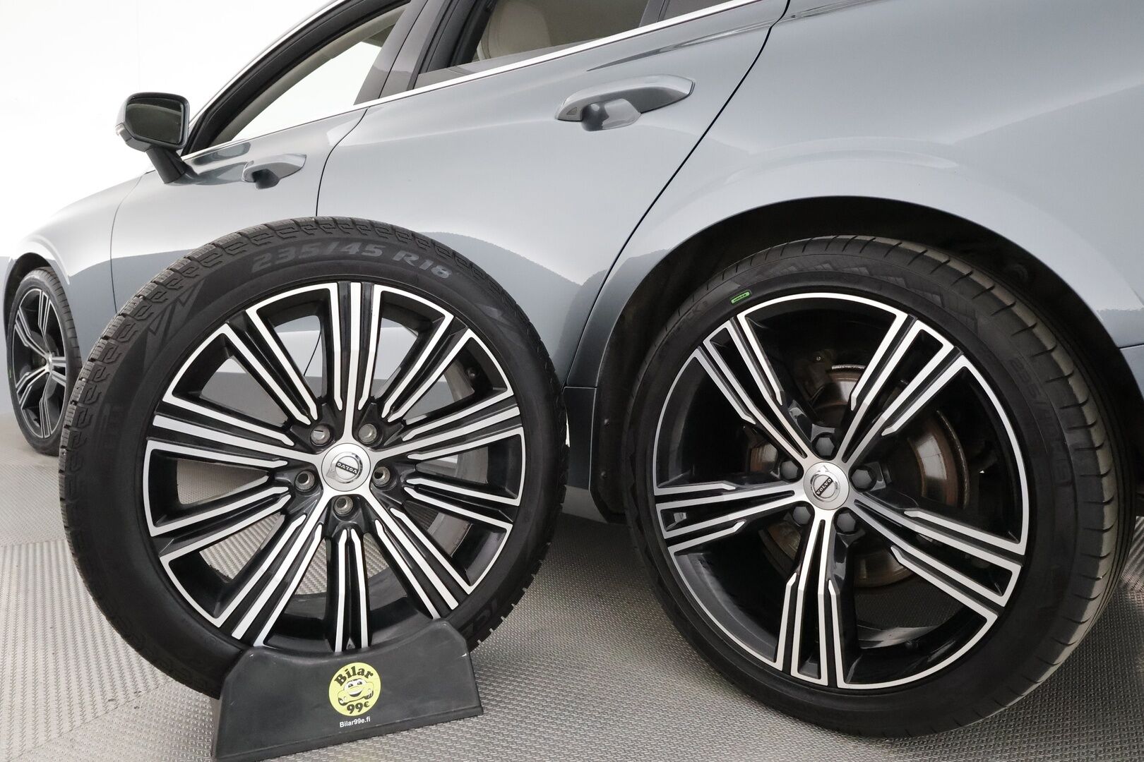 Volvo V60 2019 D4 Inscription aut **H&K / HUD / Pa-lämmitin / Adapt. vakkari / Koukku / Muistipenkit / Keyless / P.kamera** - Full LED / Vaalea nahkasisusta / Apple&Android / Navi