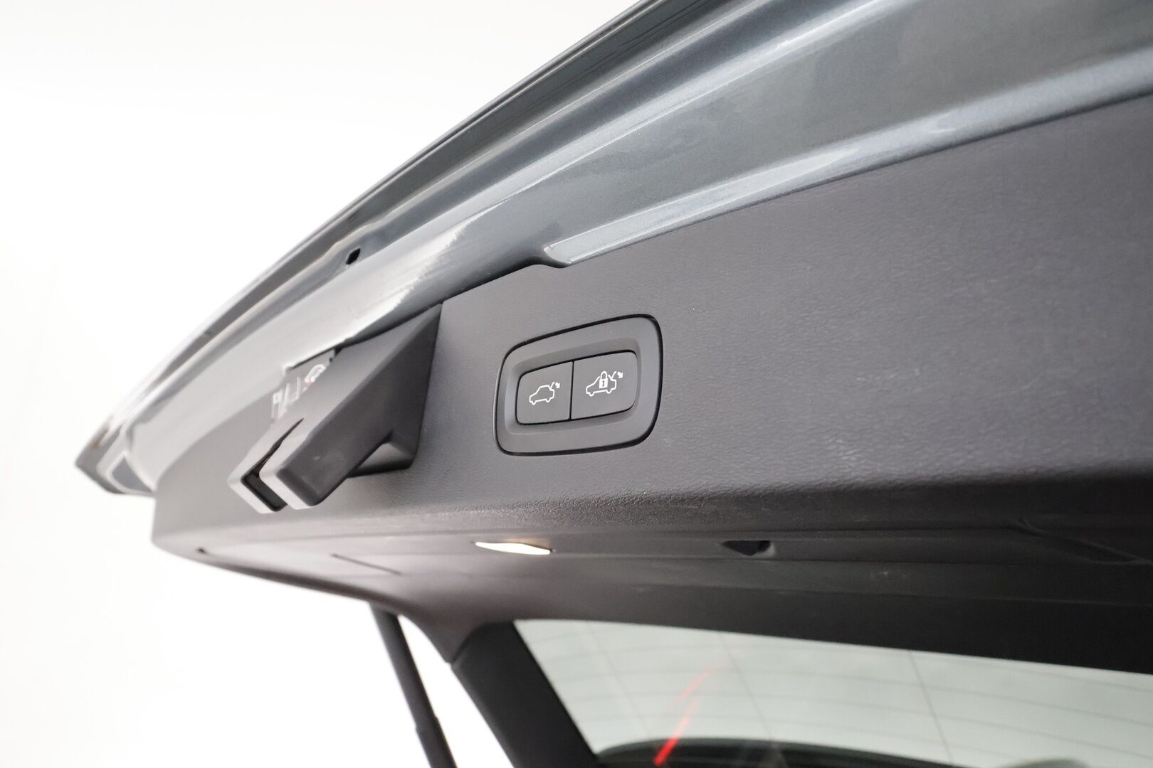 Volvo V60 2019 D4 Inscription aut **H&K / HUD / Pa-lämmitin / Adapt. vakkari / Koukku / Muistipenkit / Keyless / P.kamera** - Full LED / Vaalea nahkasisusta / Apple&Android / Navi