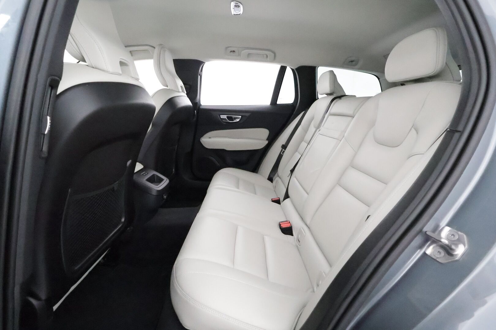 Volvo V60 2019 D4 Inscription aut **H&K / HUD / Pa-lämmitin / Adapt. vakkari / Koukku / Muistipenkit / Keyless / P.kamera** - Full LED / Vaalea nahkasisusta / Apple&Android / Navi