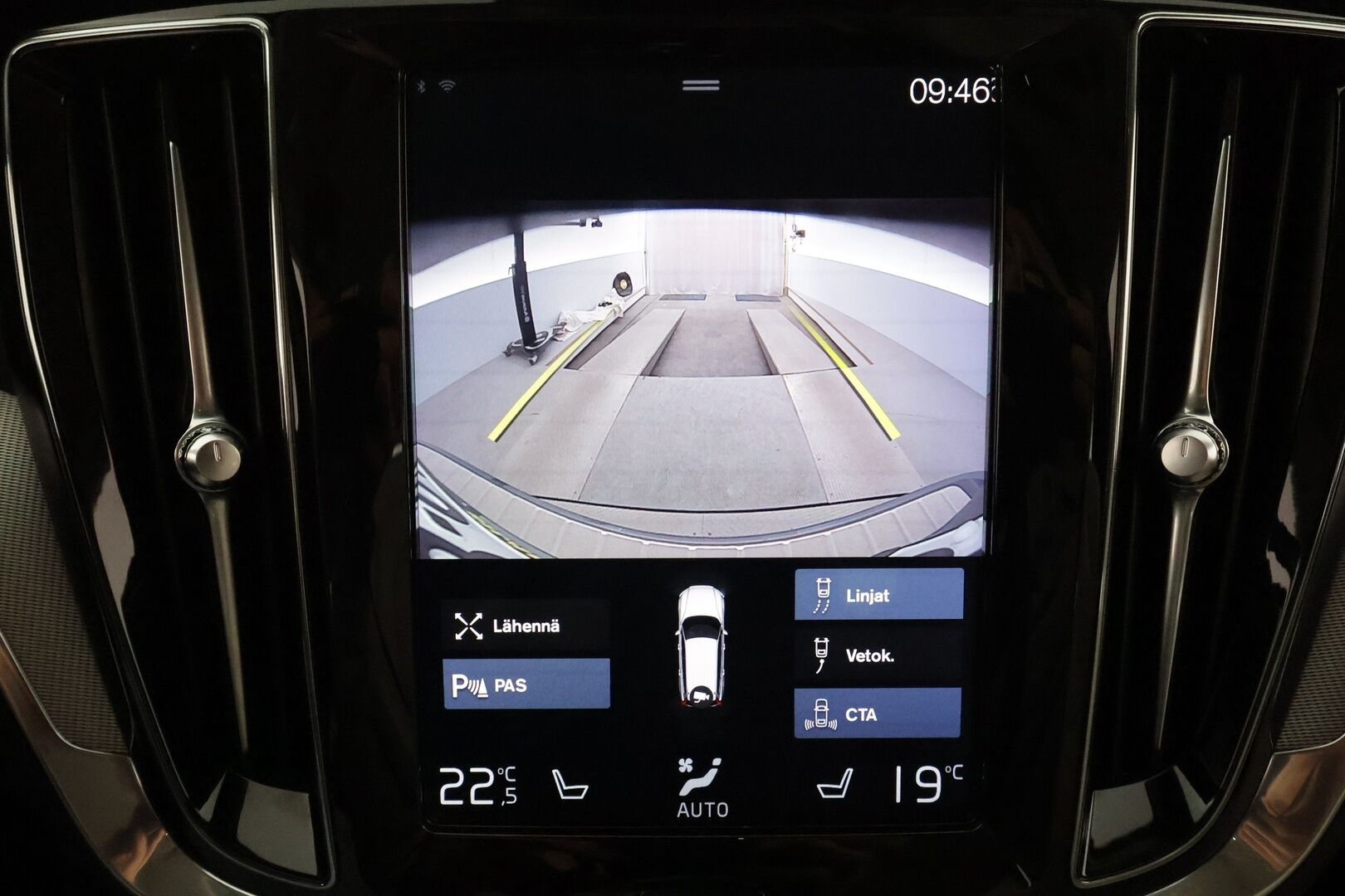 Volvo V60 2019 D4 Inscription aut **H&K / HUD / Pa-lämmitin / Adapt. vakkari / Koukku / Muistipenkit / Keyless / P.kamera** - Full LED / Vaalea nahkasisusta / Apple&Android / Navi