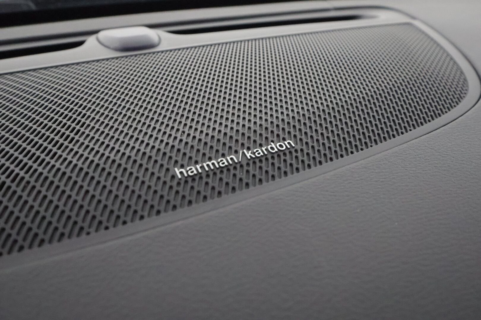 Volvo V60 2019 D4 Inscription aut **H&K / HUD / Pa-lämmitin / Adapt. vakkari / Koukku / Muistipenkit / Keyless / P.kamera** - Full LED / Vaalea nahkasisusta / Apple&Android / Navi