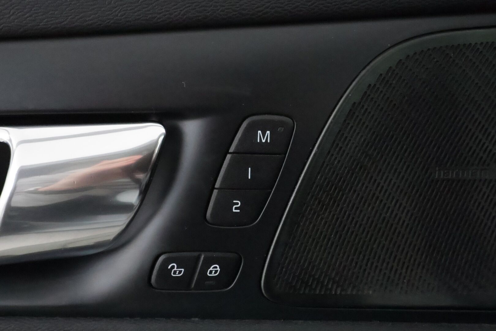Volvo V60 2019 D4 Inscription aut **H&K / HUD / Pa-lämmitin / Adapt. vakkari / Koukku / Muistipenkit / Keyless / P.kamera** - Full LED / Vaalea nahkasisusta / Apple&Android / Navi