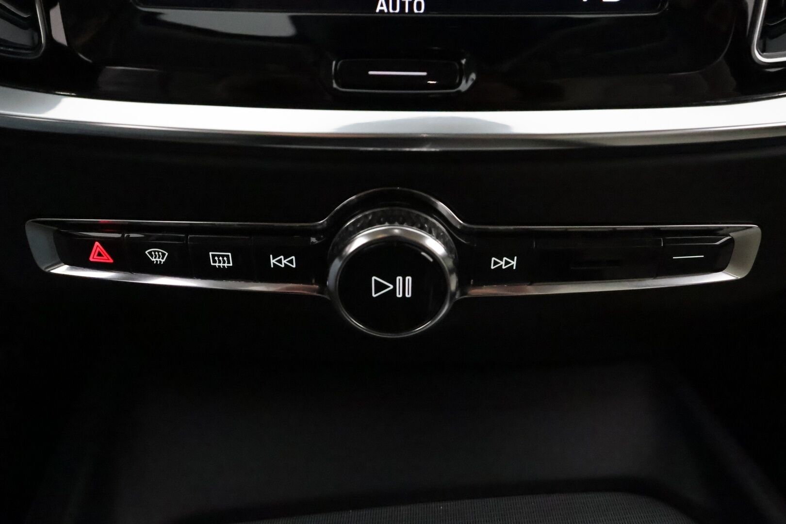 Volvo V60 2019 D4 Inscription aut **H&K / HUD / Pa-lämmitin / Adapt. vakkari / Koukku / Muistipenkit / Keyless / P.kamera** - Full LED / Vaalea nahkasisusta / Apple&Android / Navi
