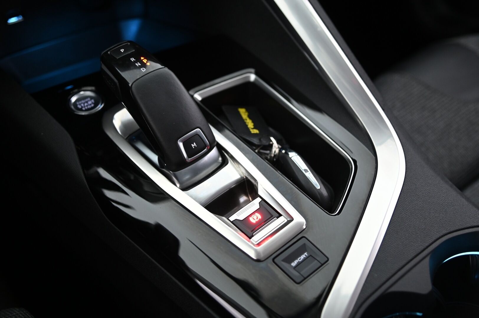 Peugeot 3008 2019 Allure PureTech 130 EAT8-automaatti *ACC / 360 kamera / Koukku / Blis / Appconnect / Sporttipenkit / Focale Äänentoisto* - 2x hyvät renkaat / Lohko + sisätilanlämmitin / Lämpölasi / Juuri huollettu