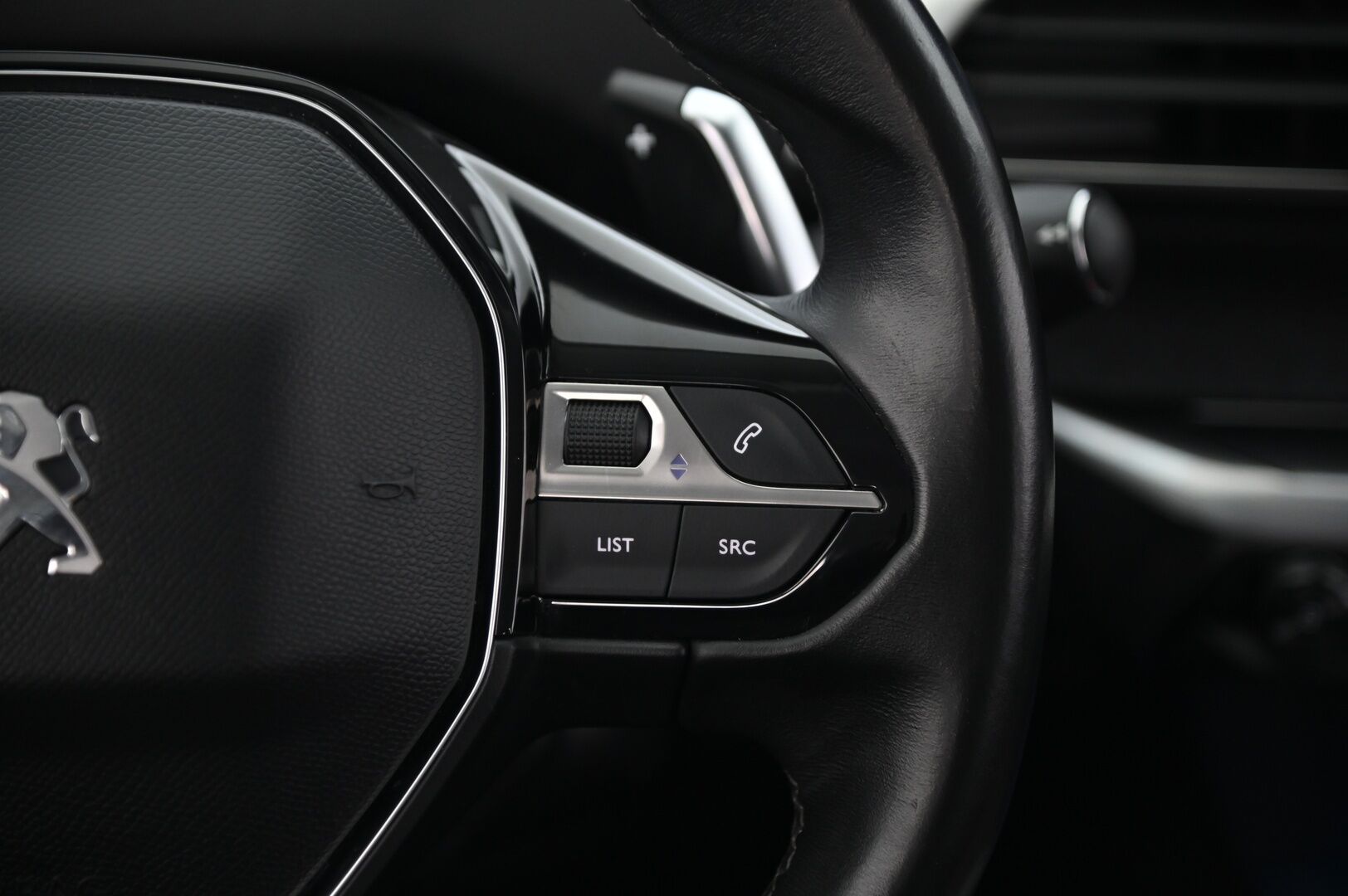 Peugeot 3008 2019 Allure PureTech 130 EAT8-automaatti *ACC / 360 kamera / Koukku / Blis / Appconnect / Sporttipenkit / Focale Äänentoisto* - 2x hyvät renkaat / Lohko + sisätilanlämmitin / Lämpölasi / Juuri huollettu