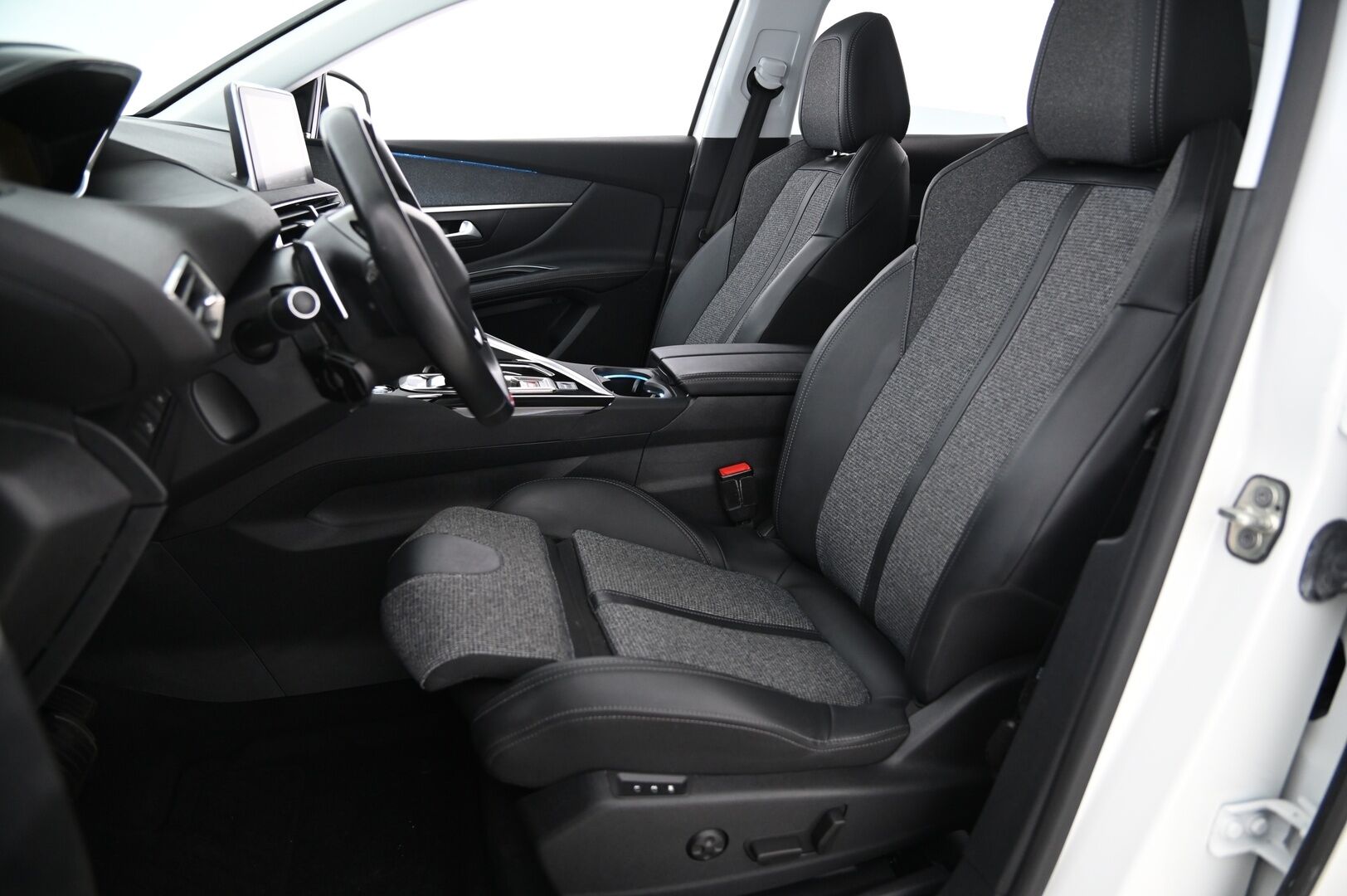 Peugeot 3008 2019 Allure PureTech 130 EAT8-automaatti *ACC / 360 kamera / Koukku / Blis / Appconnect / Sporttipenkit / Focale Äänentoisto* - 2x hyvät renkaat / Lohko + sisätilanlämmitin / Lämpölasi / Juuri huollettu