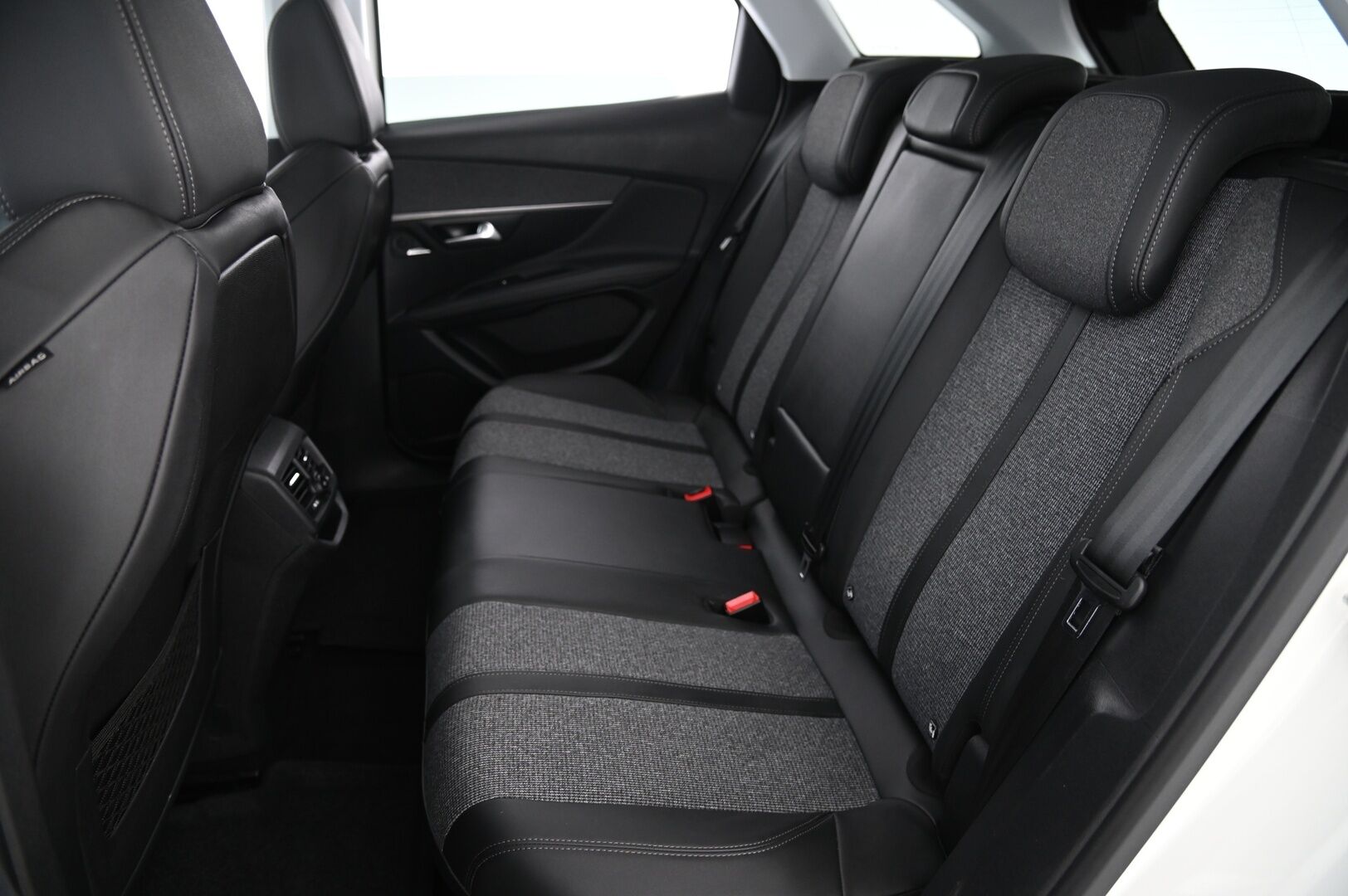 Peugeot 3008 2019 Allure PureTech 130 EAT8-automaatti *ACC / 360 kamera / Koukku / Blis / Appconnect / Sporttipenkit / Focale Äänentoisto* - 2x hyvät renkaat / Lohko + sisätilanlämmitin / Lämpölasi / Juuri huollettu