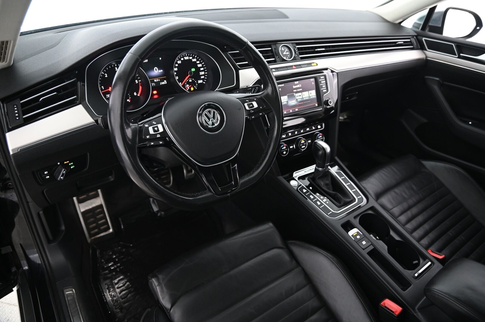 Volkswagen Passat 2016 Variant Alltrack 2,0 TDI 140 kW (190 hv) 4MOTION DSG-aut. Winter Edition *ACC / Panoraama / Nahkasisusta / Koukku* - *Lohko sisätilanlämmittimellä / Nahkasisusta / Ratinlämmitin / P.kamera*