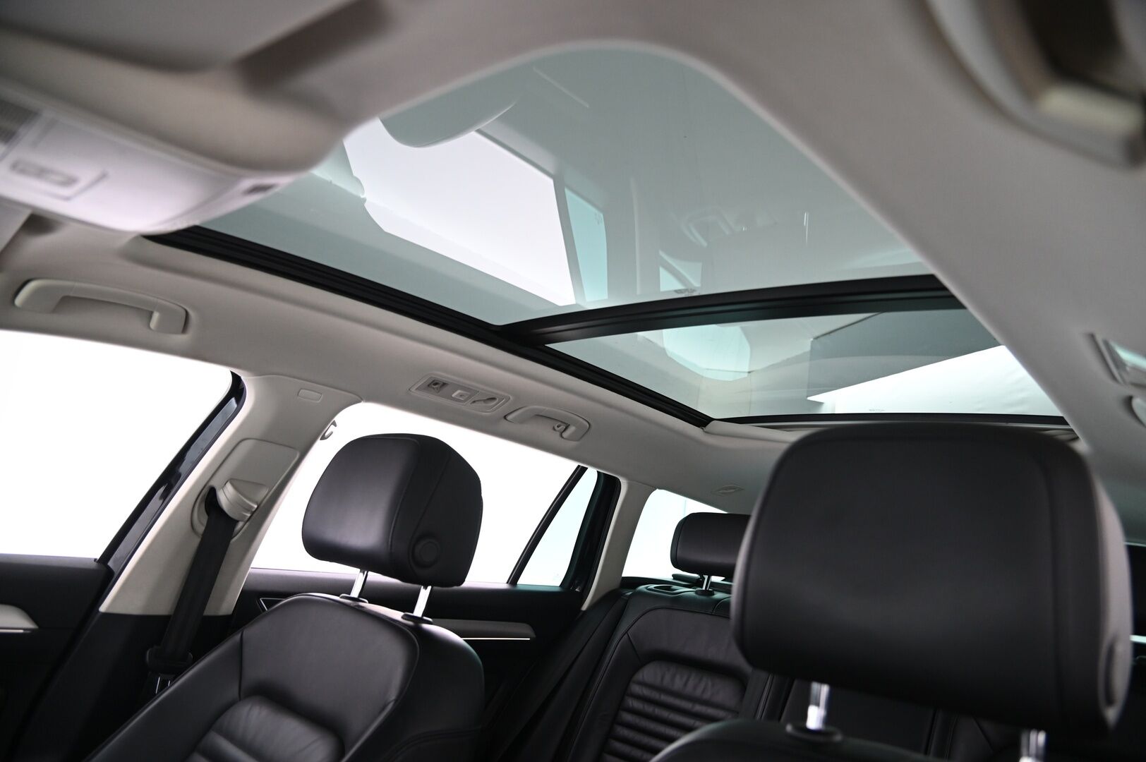 Volkswagen Passat 2016 Variant Alltrack 2,0 TDI 140 kW (190 hv) 4MOTION DSG-aut. Winter Edition *ACC / Panoraama / Nahkasisusta / Koukku* - *Lohko sisätilanlämmittimellä / Nahkasisusta / Ratinlämmitin / P.kamera*