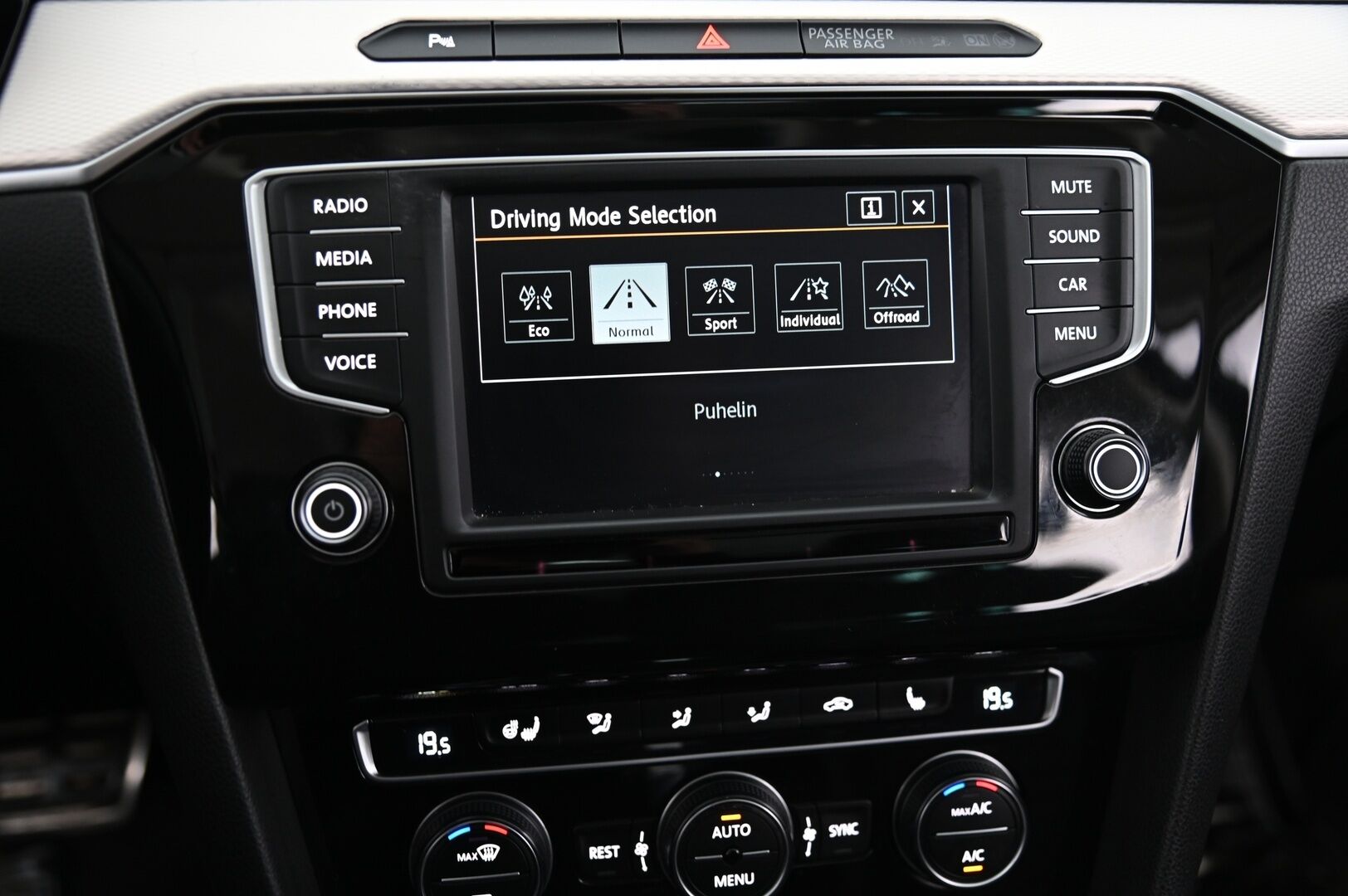 Volkswagen Passat 2016 Variant Alltrack 2,0 TDI 140 kW (190 hv) 4MOTION DSG-aut. Winter Edition *ACC / Panoraama / Nahkasisusta / Koukku* - *Lohko sisätilanlämmittimellä / Nahkasisusta / Ratinlämmitin / P.kamera*