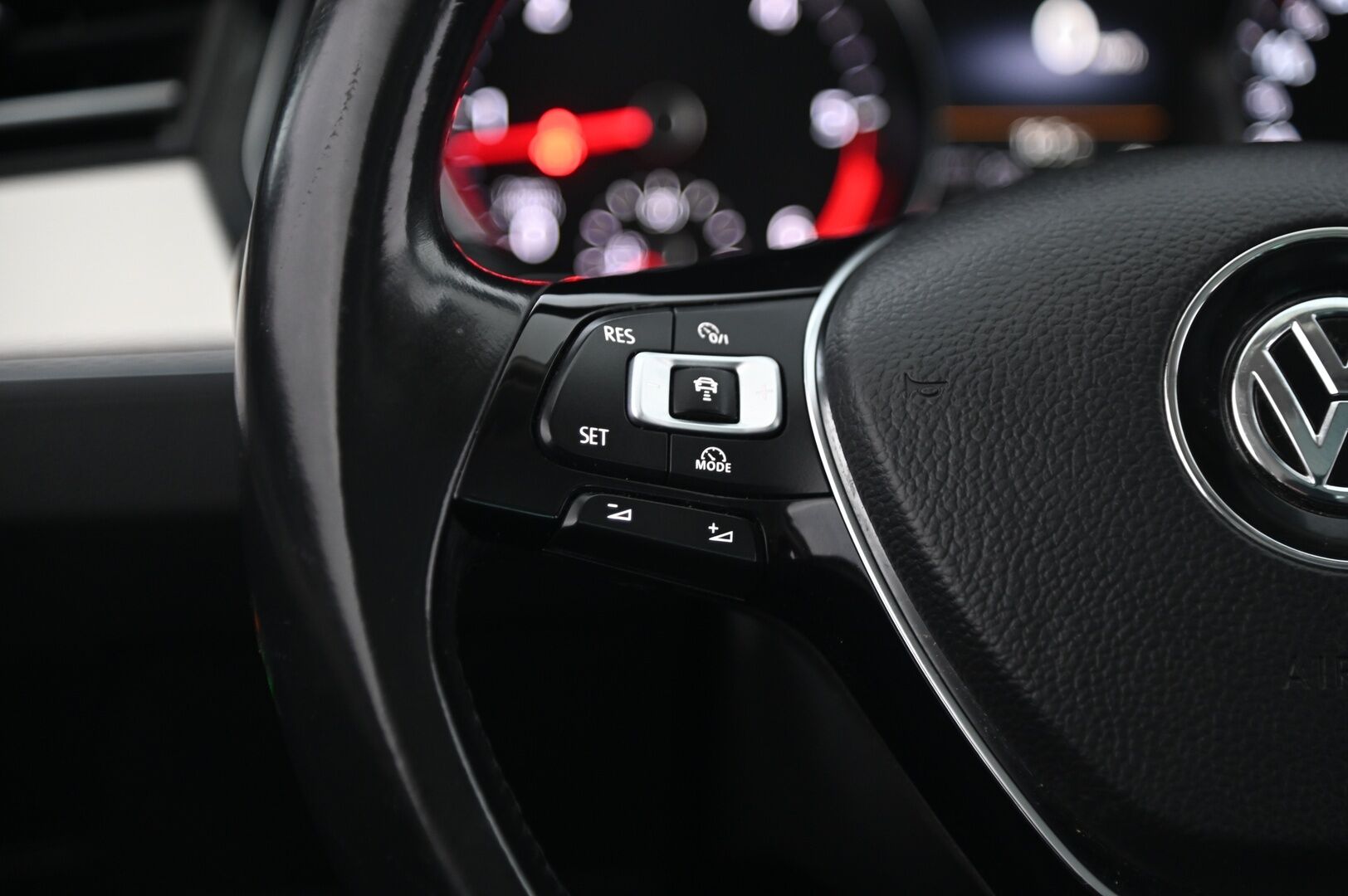 Volkswagen Passat 2016 Variant Alltrack 2,0 TDI 140 kW (190 hv) 4MOTION DSG-aut. Winter Edition *ACC / Panoraama / Nahkasisusta / Koukku* - *Lohko sisätilanlämmittimellä / Nahkasisusta / Ratinlämmitin / P.kamera*