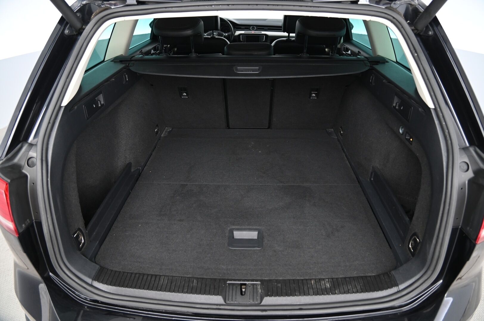 Volkswagen Passat 2016 Variant Alltrack 2,0 TDI 140 kW (190 hv) 4MOTION DSG-aut. Winter Edition *ACC / Panoraama / Nahkasisusta / Koukku* - *Lohko sisätilanlämmittimellä / Nahkasisusta / Ratinlämmitin / P.kamera*
