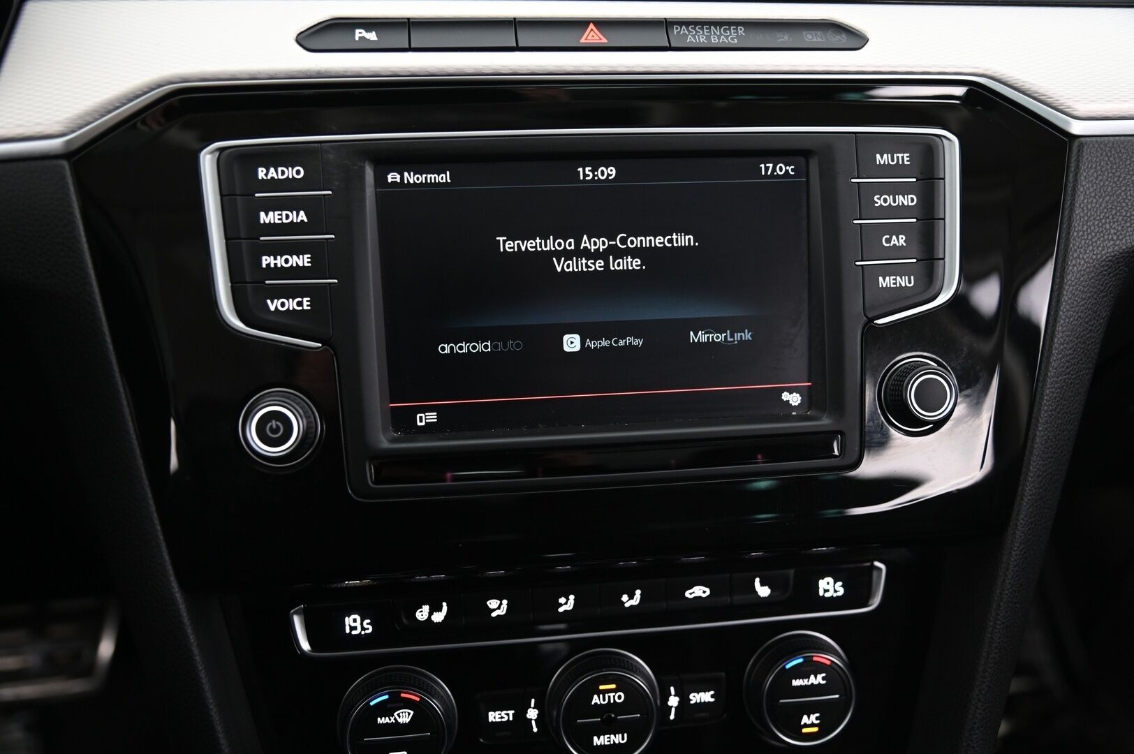 Volkswagen Passat 2016 Variant Alltrack 2,0 TDI 140 kW (190 hv) 4MOTION DSG-aut. Winter Edition *ACC / Panoraama / Nahkasisusta / Koukku* - *Lohko sisätilanlämmittimellä / Nahkasisusta / Ratinlämmitin / P.kamera*