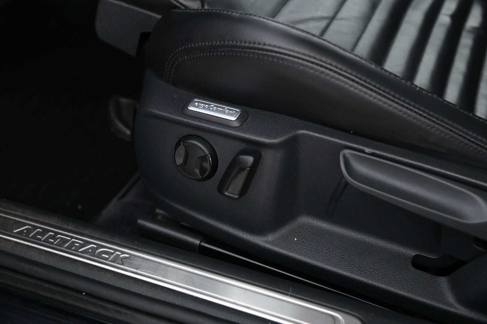 Volkswagen Passat 2016 Variant Alltrack 2,0 TDI 140 kW (190 hv) 4MOTION DSG-aut. Winter Edition *ACC / Panoraama / Nahkasisusta / Koukku* - *Lohko sisätilanlämmittimellä / Nahkasisusta / Ratinlämmitin / P.kamera*