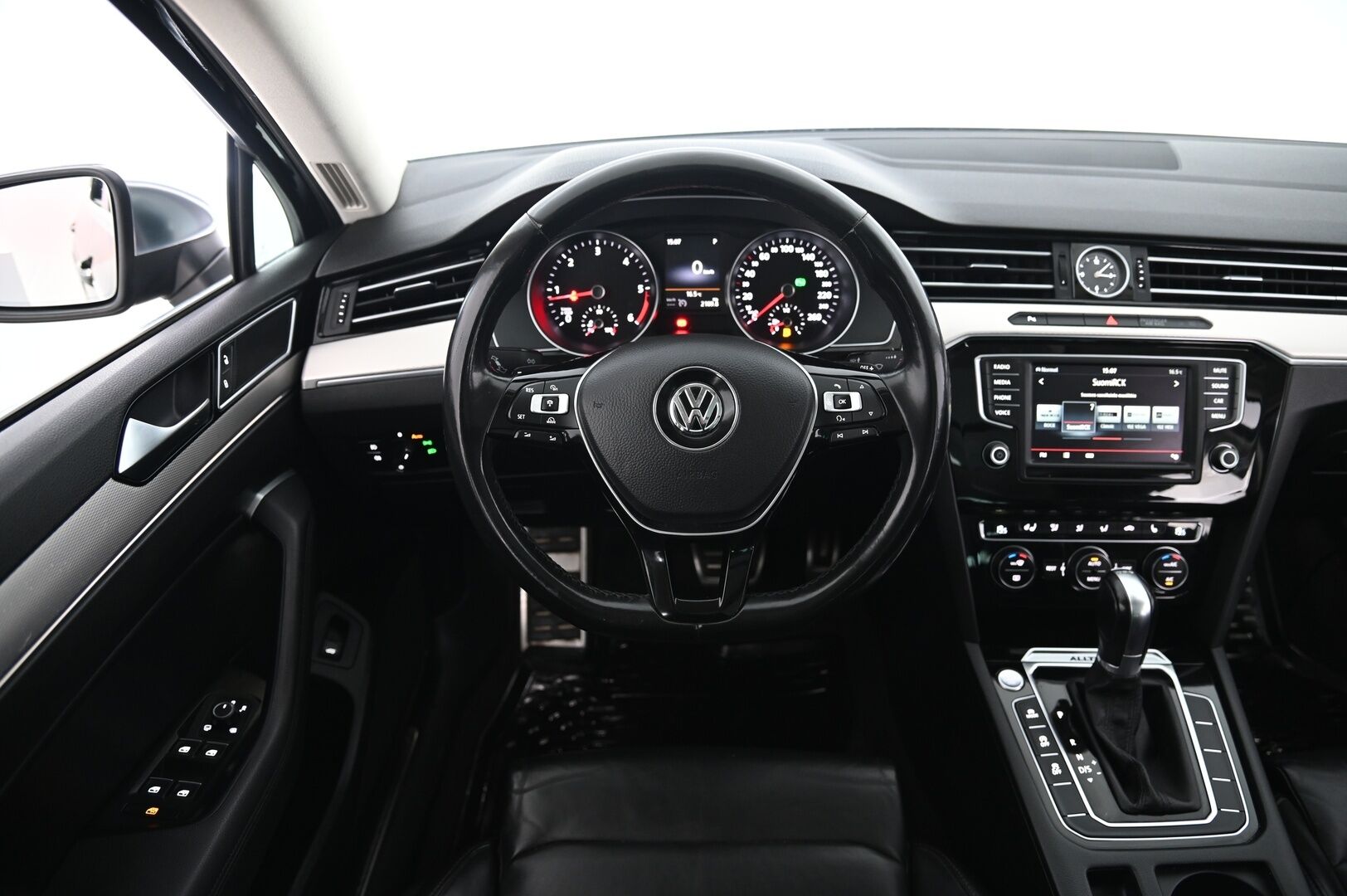 Volkswagen Passat 2016 Variant Alltrack 2,0 TDI 140 kW (190 hv) 4MOTION DSG-aut. Winter Edition *ACC / Panoraama / Nahkasisusta / Koukku* - *Lohko sisätilanlämmittimellä / Nahkasisusta / Ratinlämmitin / P.kamera*