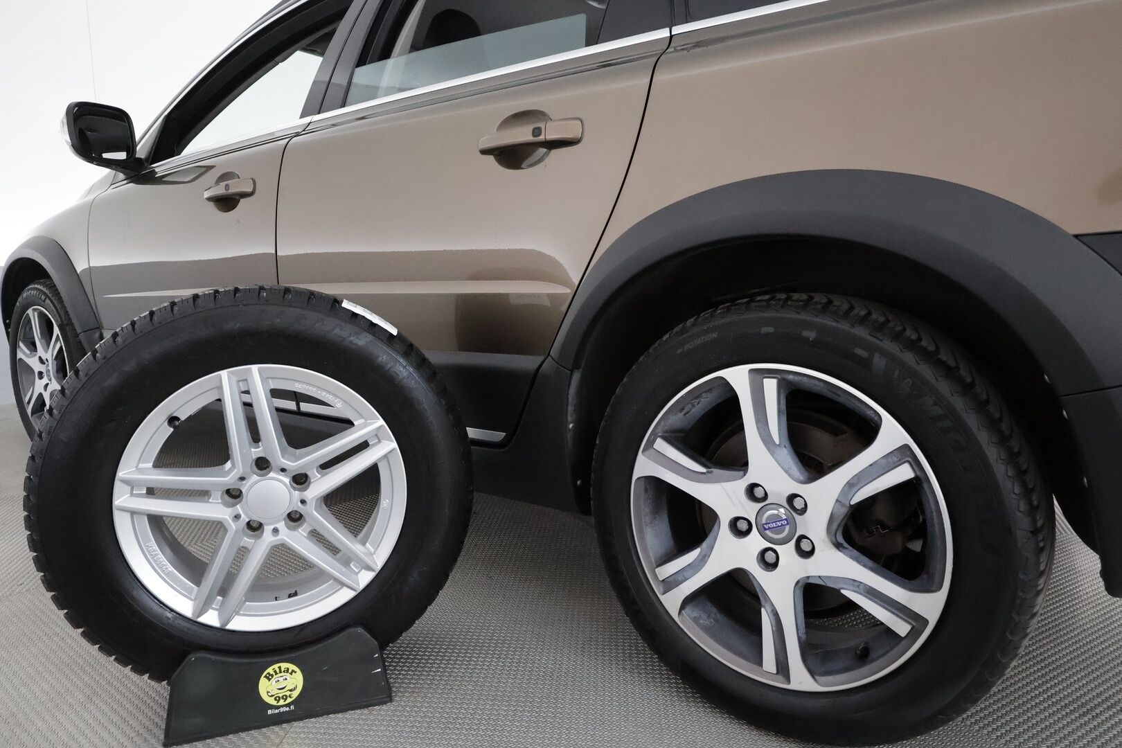 Volvo XC70 2013 D5 AWD Summum aut **Xenon / Muistipenkki / P.Tutkat / Navi / Koukku / Webasto / Vakkari / KeylessGO** - Kahdet Renkaat