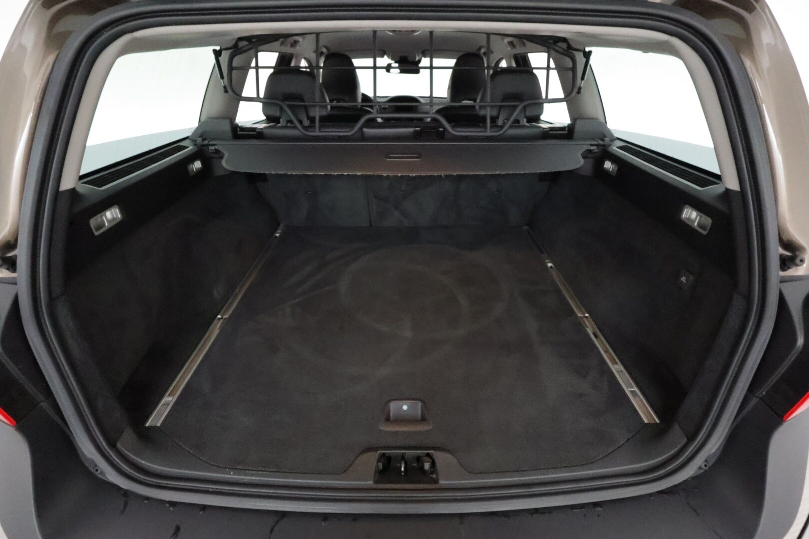 Volvo XC70 2013 D5 AWD Summum aut **Xenon / Muistipenkki / P.Tutkat / Navi / Koukku / Webasto / Vakkari / KeylessGO** - Kahdet Renkaat
