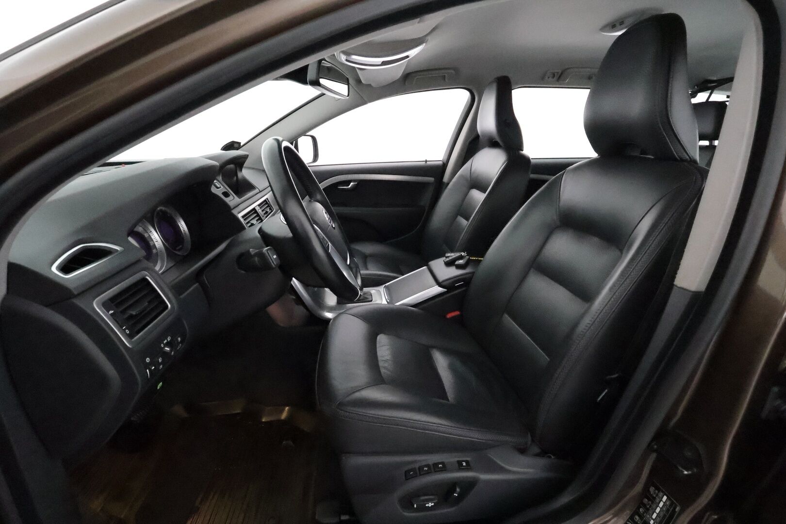 Volvo XC70 2013 D5 AWD Summum aut **Xenon / Muistipenkki / P.Tutkat / Navi / Koukku / Webasto / Vakkari / KeylessGO** - Kahdet Renkaat