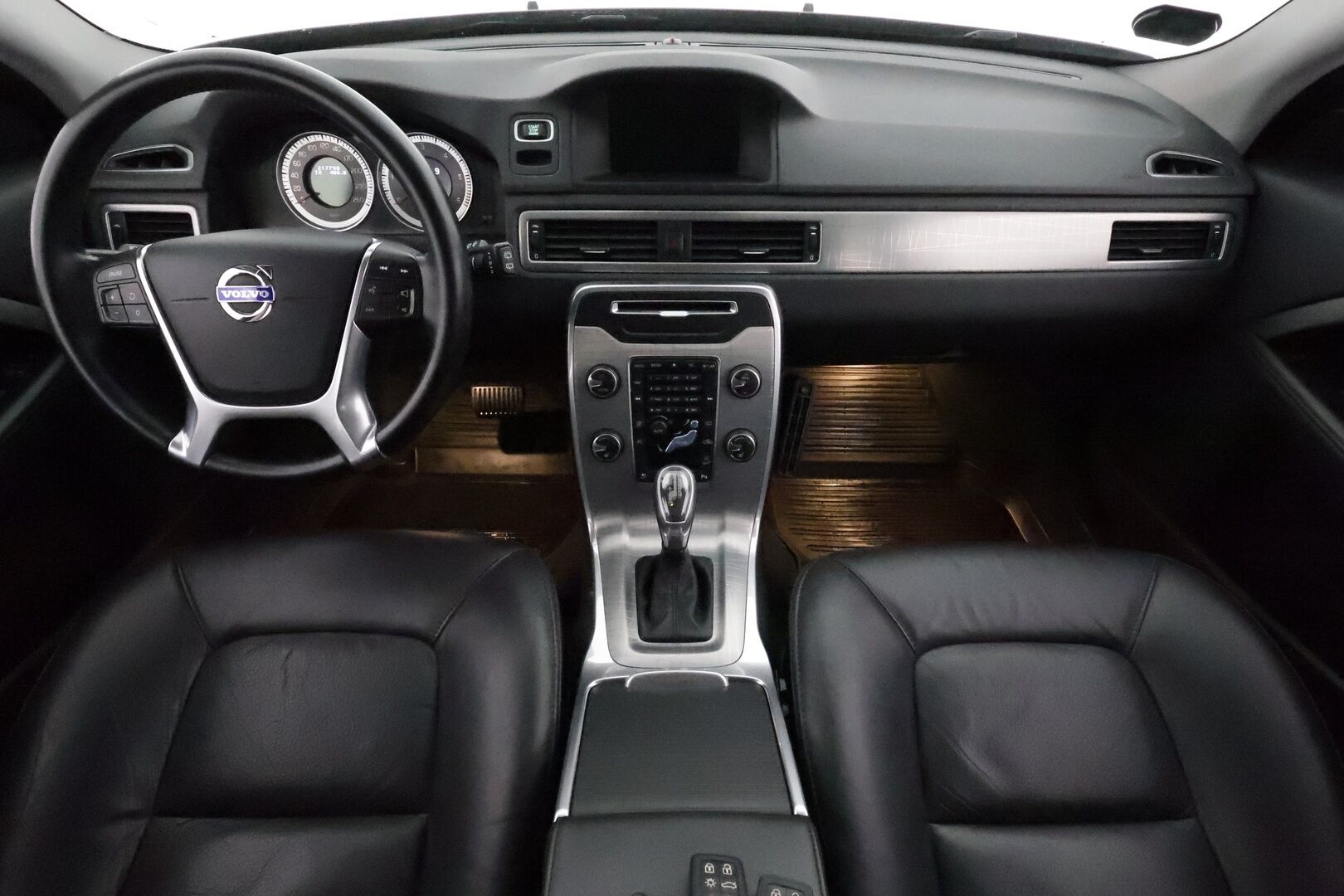 Volvo XC70 2013 D5 AWD Summum aut **Xenon / Muistipenkki / P.Tutkat / Navi / Koukku / Webasto / Vakkari / KeylessGO** - Kahdet Renkaat