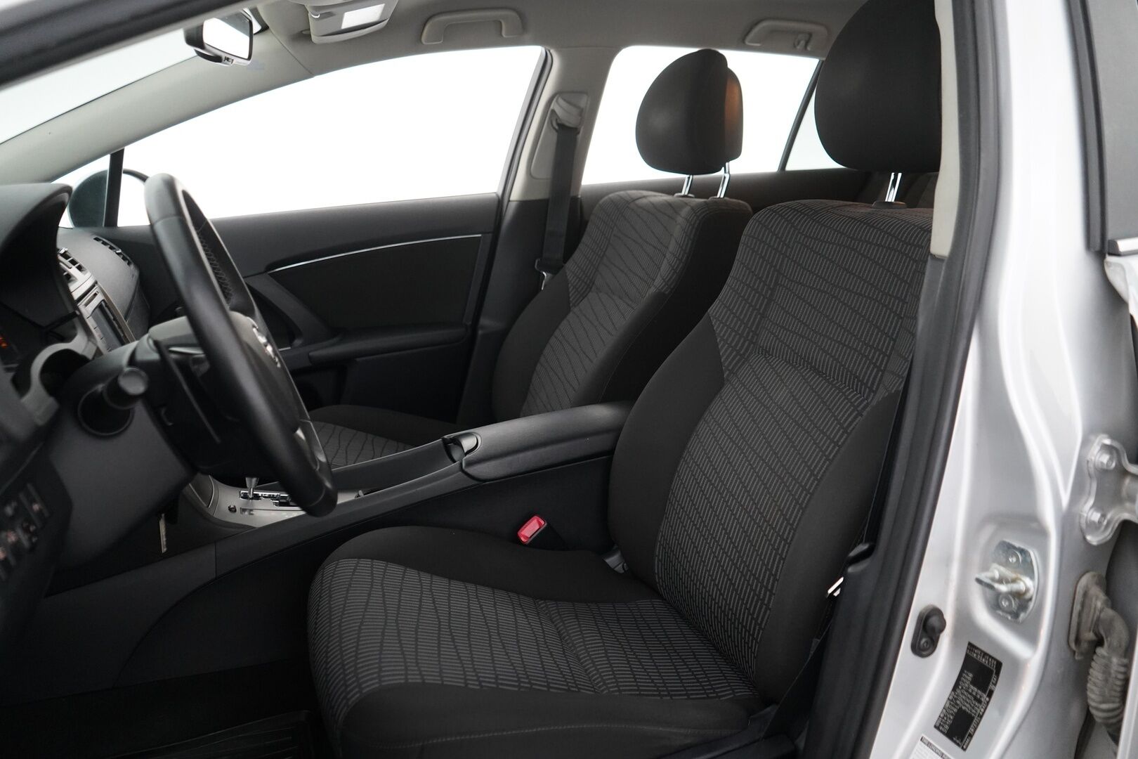 Toyota Avensis 2011 2.0 CVT Business *Kamera / Vakkari / Lohko / Tutka / Navi* - Kahdet renkaat alumiinivantein / Säännölliset huollot / Juuri katsastettu