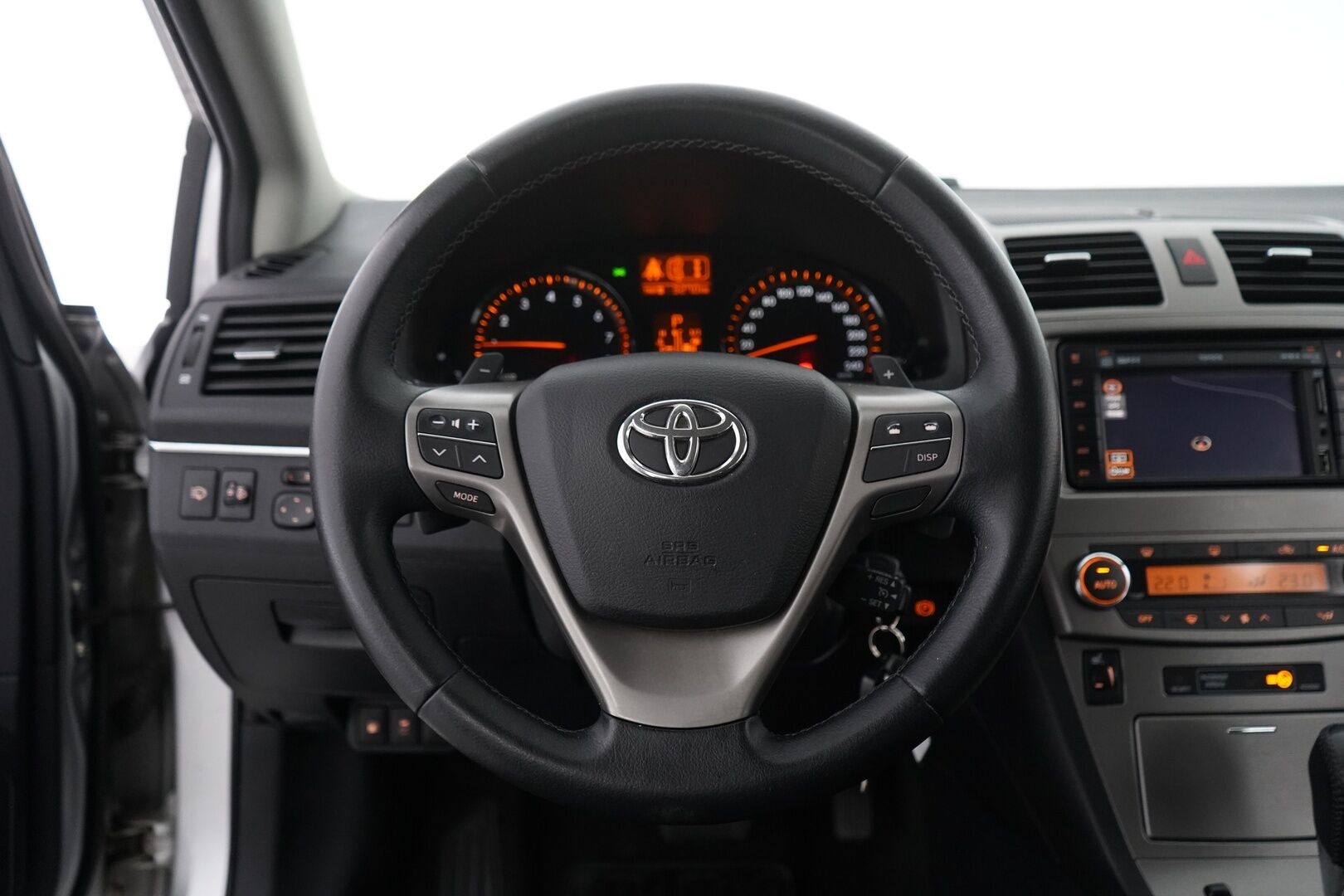 Toyota Avensis 2011 2.0 CVT Business *Kamera / Vakkari / Lohko / Tutka / Navi* - Kahdet renkaat alumiinivantein / Säännölliset huollot / Juuri katsastettu