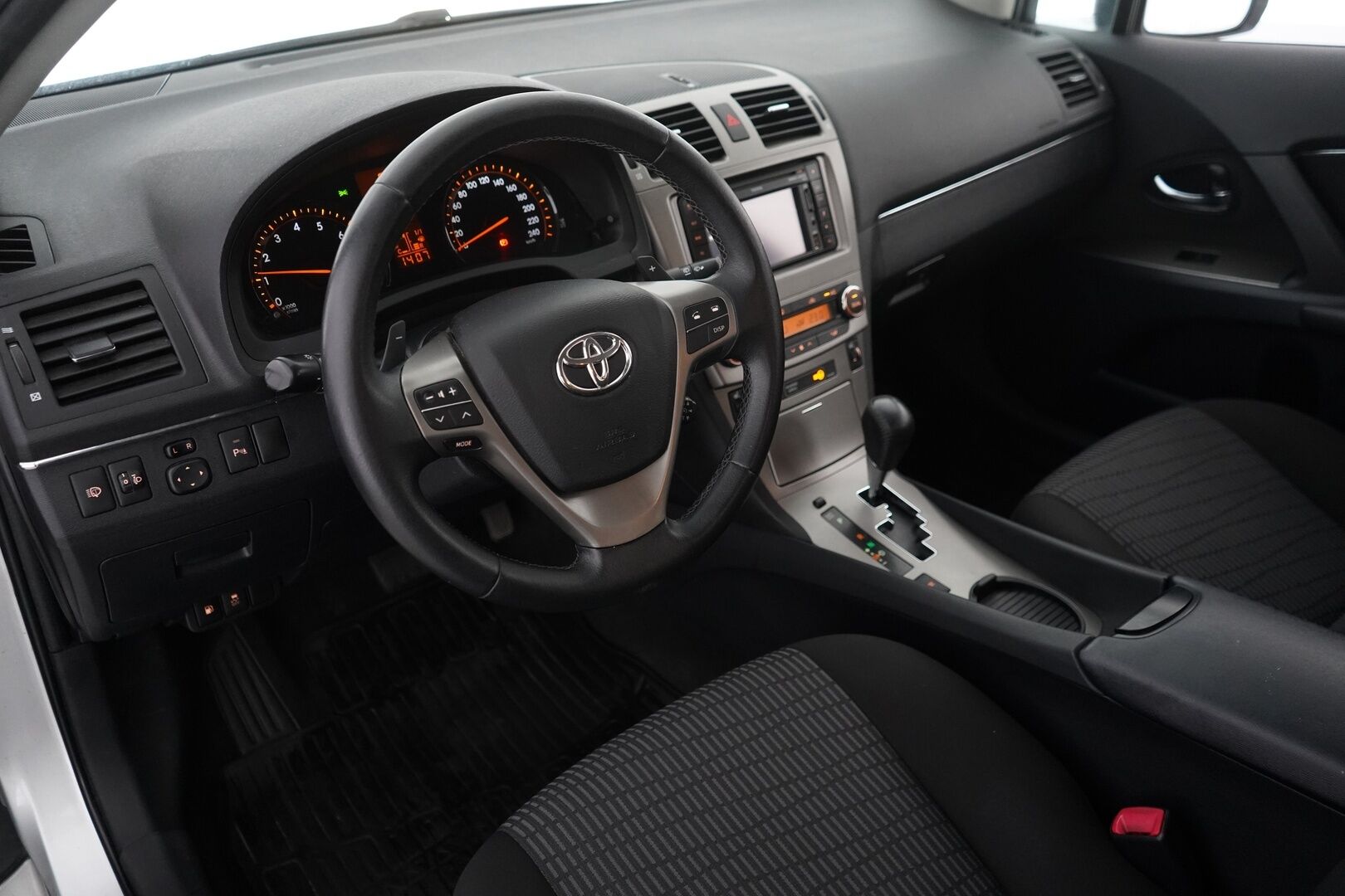 Toyota Avensis 2011 2.0 CVT Business *Kamera / Vakkari / Lohko / Tutka / Navi* - Kahdet renkaat alumiinivantein / Säännölliset huollot / Juuri katsastettu