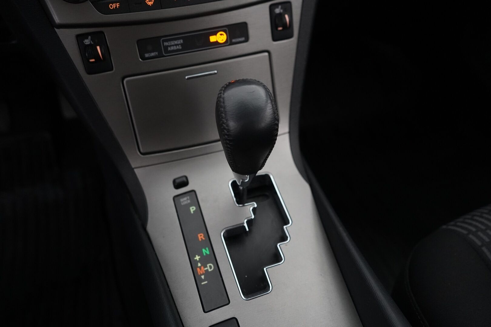 Toyota Avensis 2011 2.0 CVT Business *Kamera / Vakkari / Lohko / Tutka / Navi* - Kahdet renkaat alumiinivantein / Säännölliset huollot / Juuri katsastettu