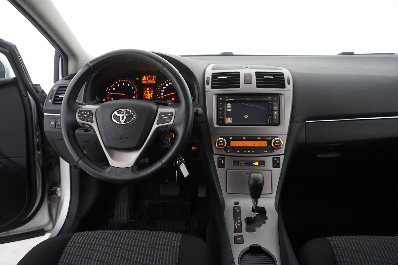 Toyota Avensis 2011 2.0 CVT Business *Kamera / Vakkari / Lohko / Tutka / Navi* - Kahdet renkaat alumiinivantein / Säännölliset huollot / Juuri katsastettu