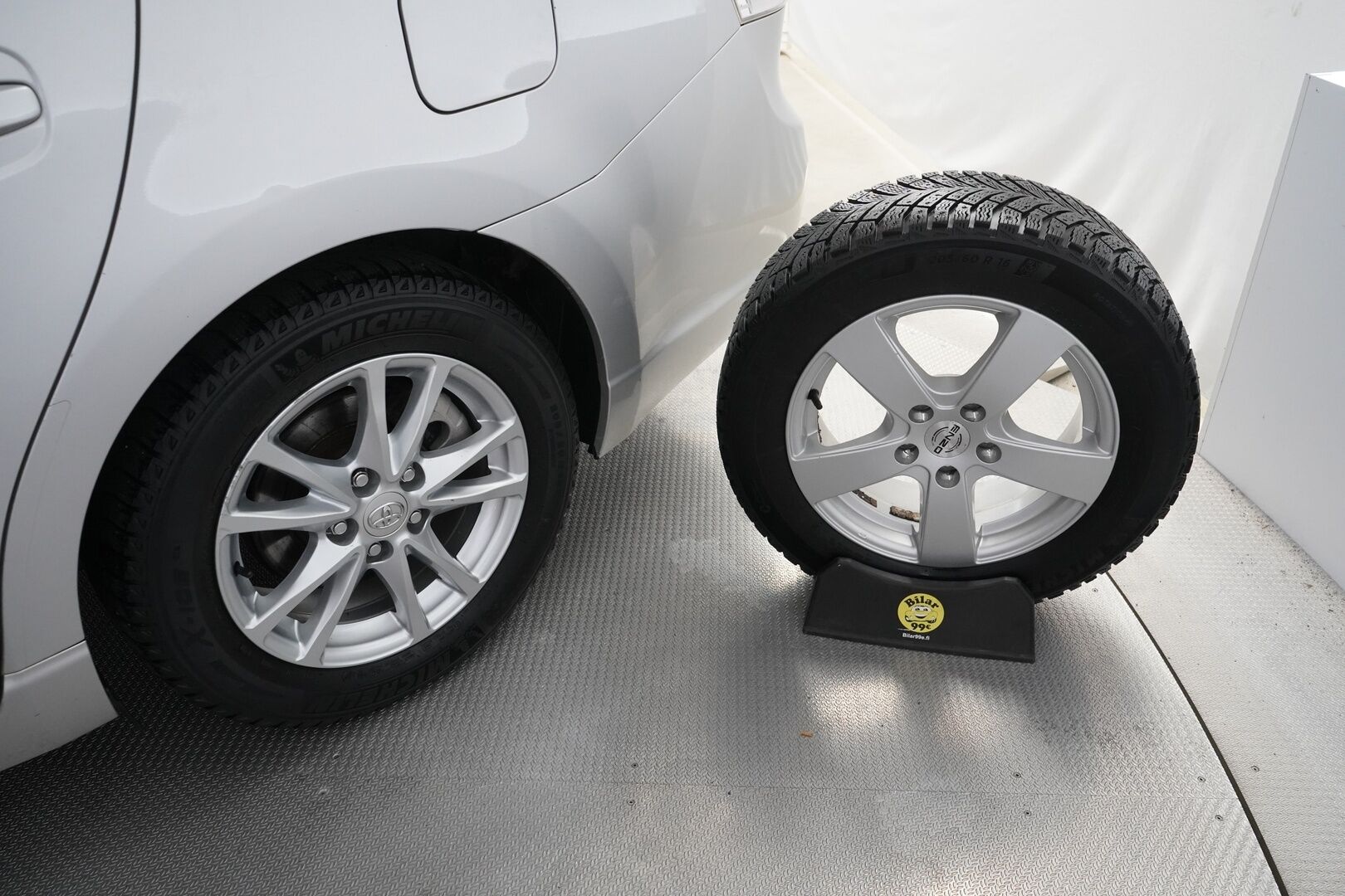 Toyota Avensis 2011 2.0 CVT Business *Kamera / Vakkari / Lohko / Tutka / Navi* - Kahdet renkaat alumiinivantein / Säännölliset huollot / Juuri katsastettu