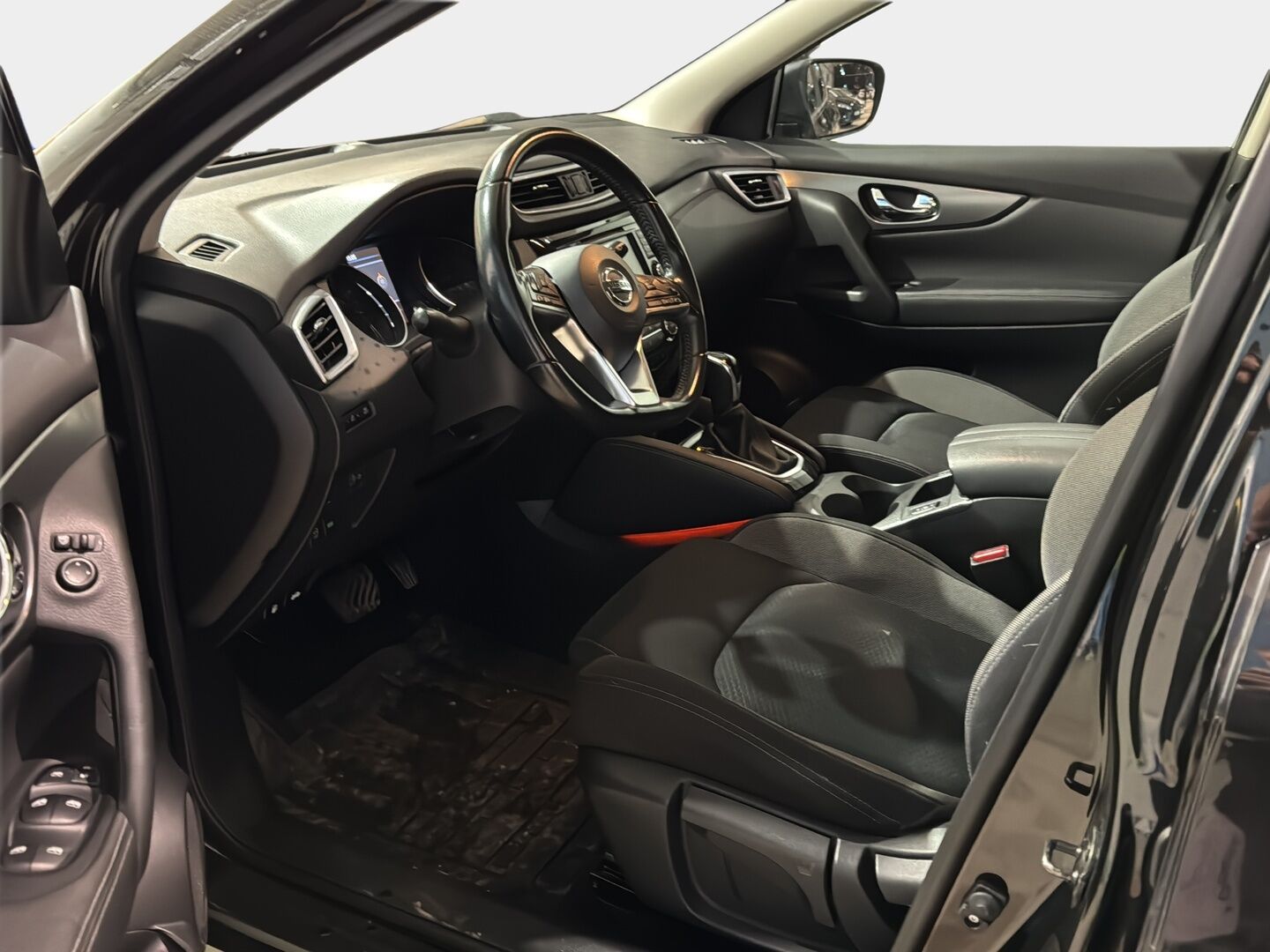 Nissan Qashqai 2019 DIG-T 160 N-Connecta 2WD *Koukku / 360° / Lohko / KeyLessGo / Navi / Tutkat* - Siistikuntoinen ja hyvin huollettu Nissan uudenveroisilla nastarenkailla!