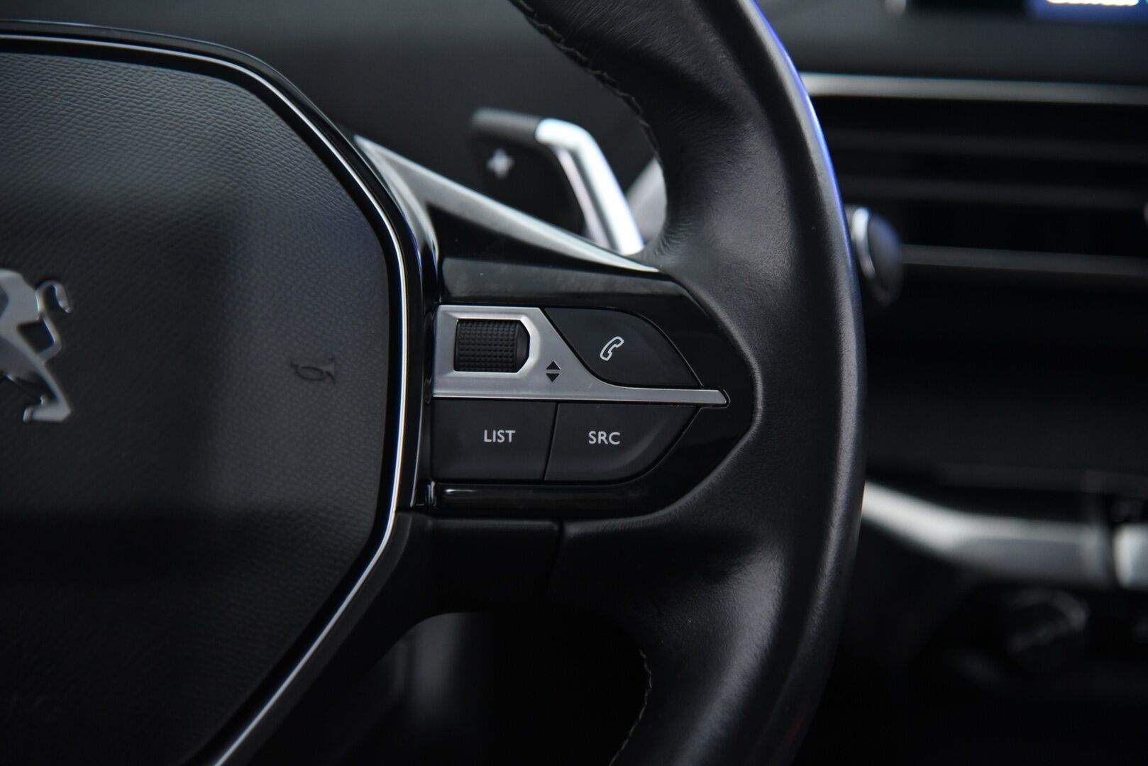 Peugeot 3008 2019 Allure PureTech 130 EAT8 / BLIS / Vetokoukku / Lohkolämmitin / Muistipenkki / Jakopää tehty 03/25 / FULL LED - Jakopää tehty 03/25! / 1. Om Suomi-auto! / Digimittaristo