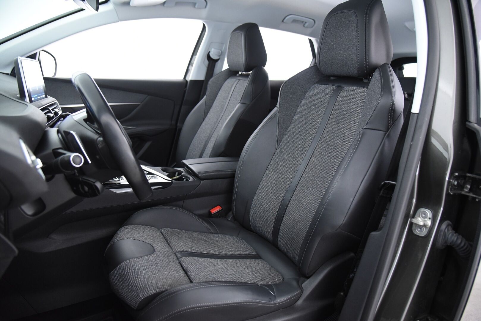 Peugeot 3008 2019 Allure PureTech 130 EAT8 / BLIS / Vetokoukku / Lohkolämmitin / Muistipenkki / Jakopää tehty 03/25 / FULL LED - Jakopää tehty 03/25! / 1. Om Suomi-auto! / Digimittaristo