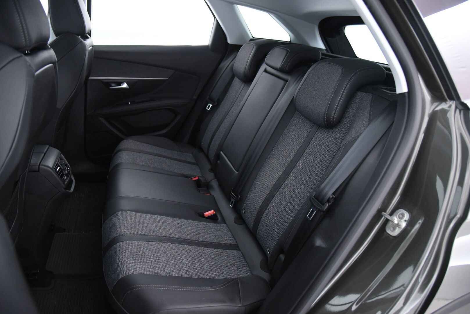 Peugeot 3008 2019 Allure PureTech 130 EAT8 / BLIS / Vetokoukku / Lohkolämmitin / Muistipenkki / Jakopää tehty 03/25 / FULL LED - Jakopää tehty 03/25! / 1. Om Suomi-auto! / Digimittaristo