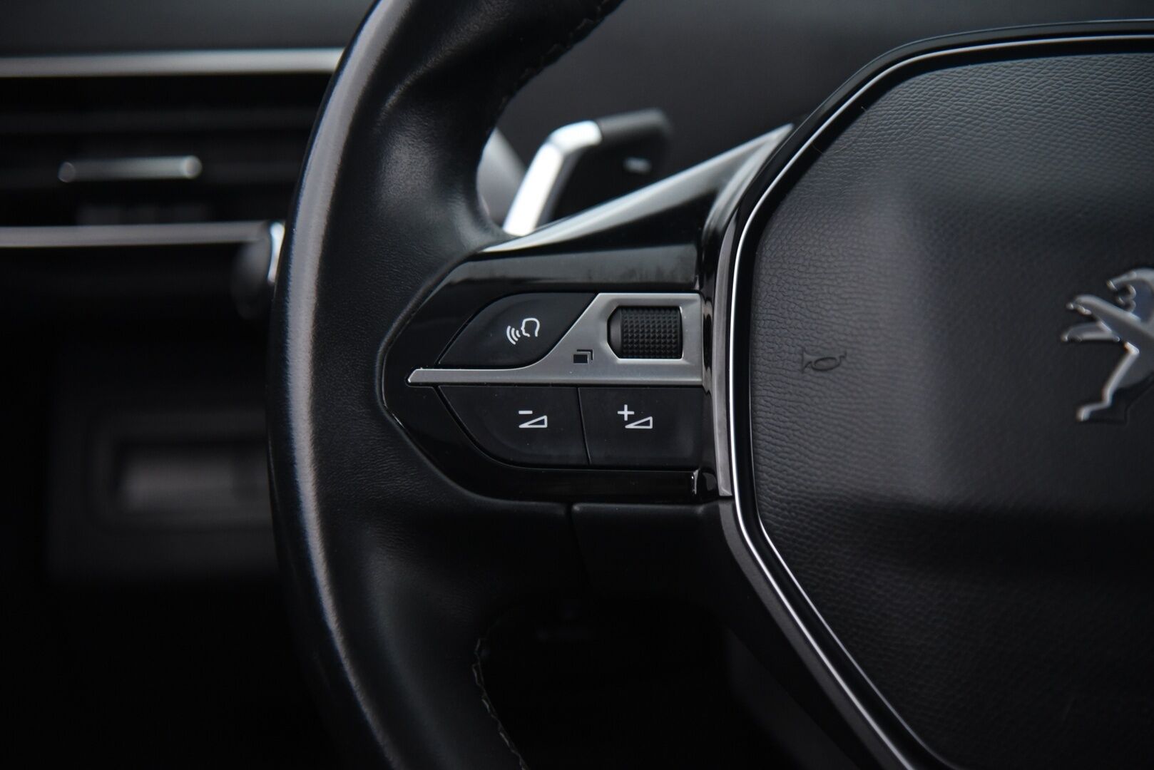 Peugeot 3008 2019 Allure PureTech 130 EAT8 / BLIS / Vetokoukku / Lohkolämmitin / Muistipenkki / Jakopää tehty 03/25 / FULL LED - Jakopää tehty 03/25! / 1. Om Suomi-auto! / Digimittaristo