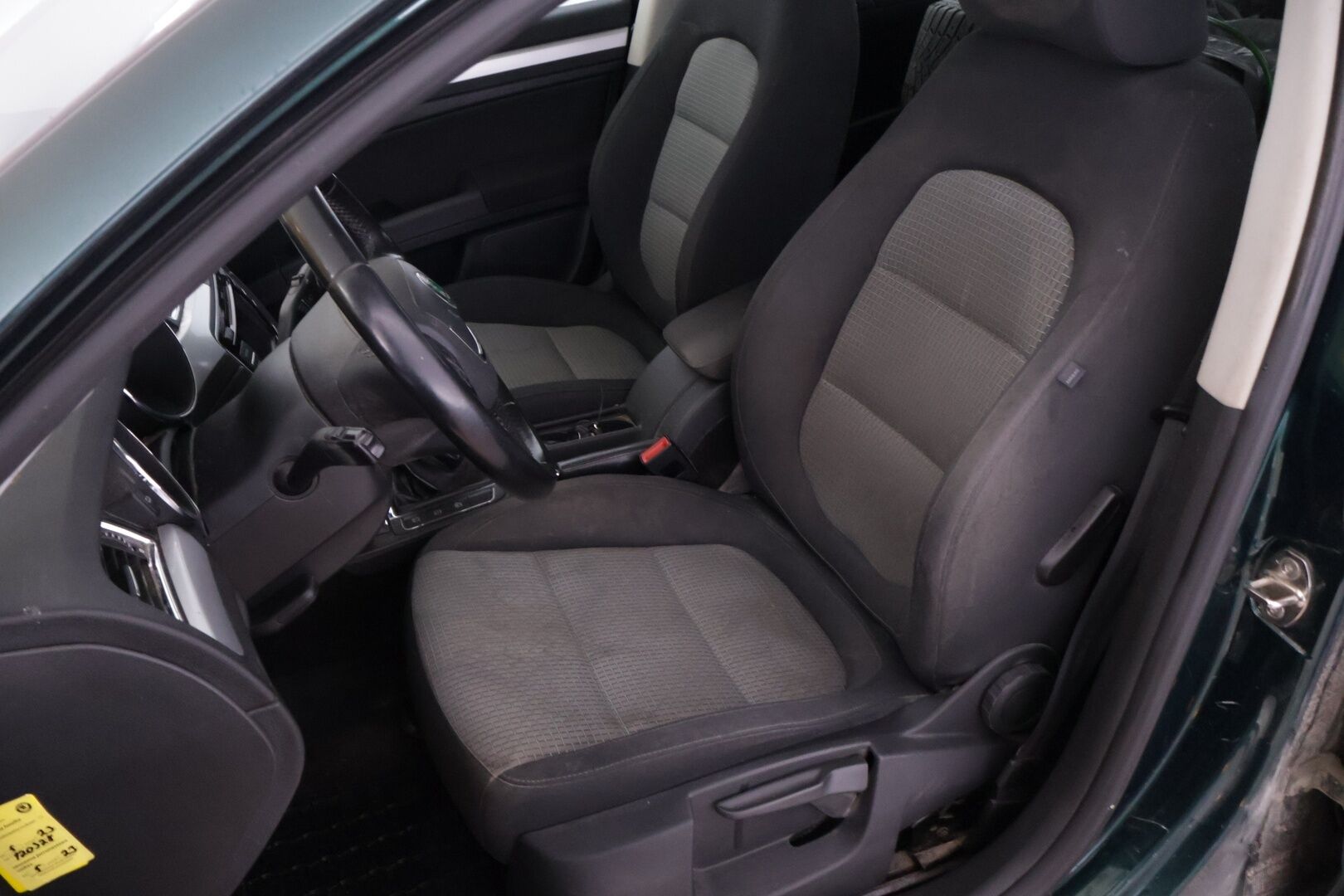 Skoda Superb 2011 Combi 1,6 TDI Ambition GreenLine - Myydään Huutokaupat.com - Myydään huutokaupat.com