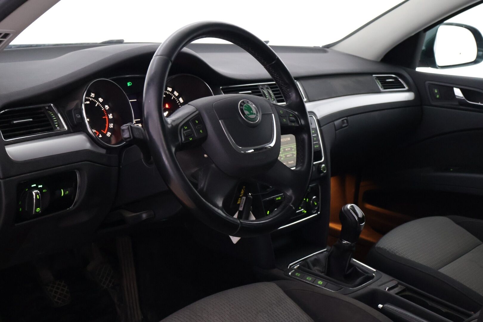 Skoda Superb 2011 Combi 1,6 TDI Ambition GreenLine - Myydään Huutokaupat.com - Myydään huutokaupat.com