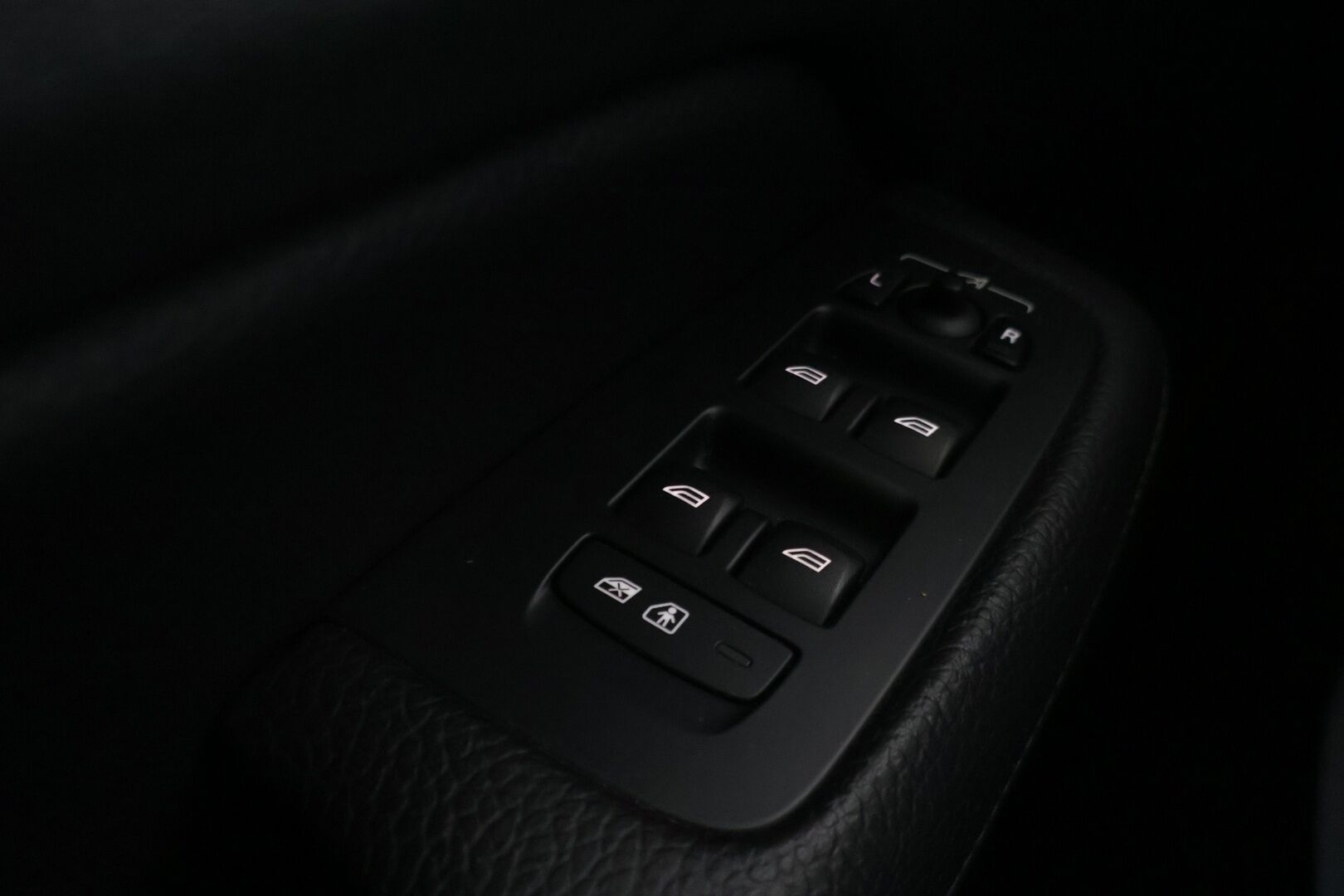Volvo S60 2020 T8 TwE AWD Business Inscription aut - | SOH 82% | Bower&Wilkins | Kattoluukku | Sportti Muisti nahat | Thors hammer LED | 360-kamera | HUD | Jakopää 180tkm |