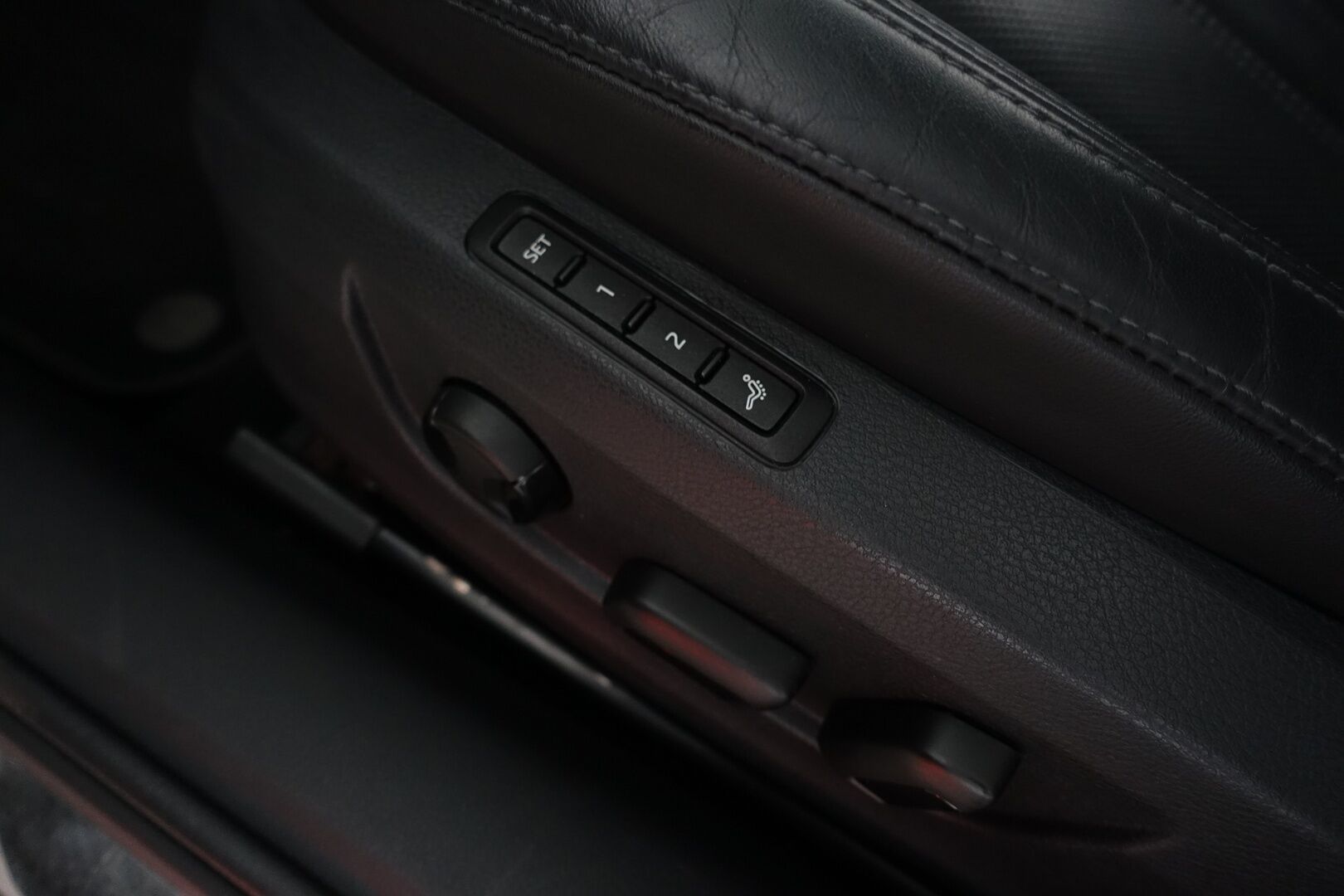 Skoda Superb 2019 Combi 1,5 TSI ACT L&K BusinessLine DSG Autom. - | ACC | Webasto | Hierovat & Ilmastoidut Muistinahat | Panoraama | Canton | Kamera | Keyless | Navi | AppleCarPlay | BLIS | 2X Renkaat & Vanteet |
