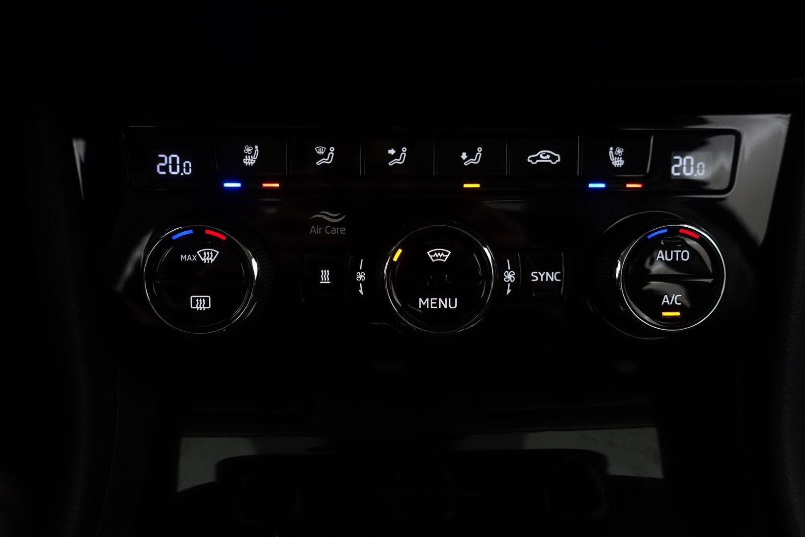 Skoda Superb 2019 Combi 1,5 TSI ACT L&K BusinessLine DSG Autom. - | ACC | Webasto | Hierovat & Ilmastoidut Muistinahat | Panoraama | Canton | Kamera | Keyless | Navi | AppleCarPlay | BLIS | 2X Renkaat & Vanteet |