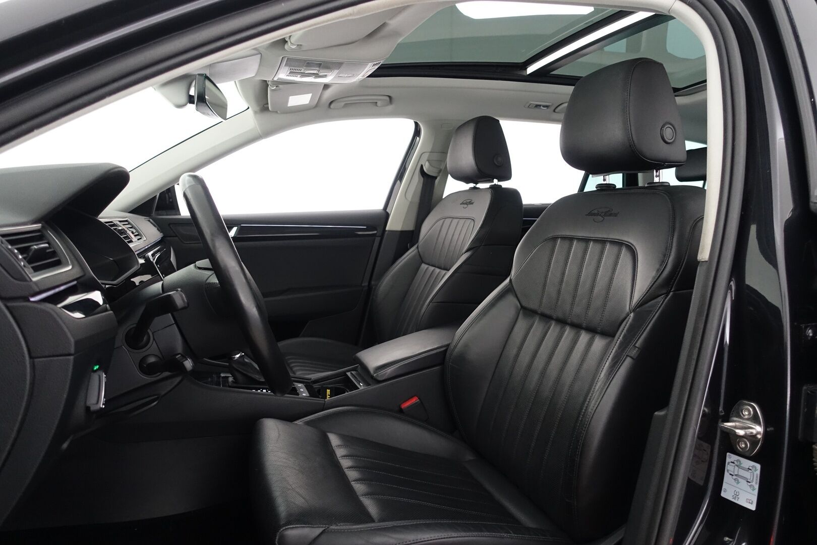 Skoda Superb 2019 Combi 1,5 TSI ACT L&K BusinessLine DSG Autom. - | 1 Om. Suomi-Auto | ACC | Webasto | Hierovat & Ilmastoidut Muistinahat | Panoraama | Canton | Kamera | Keyless | Navi | AppleCarPlay | BLIS | 2X Renkaat & Vanteet |